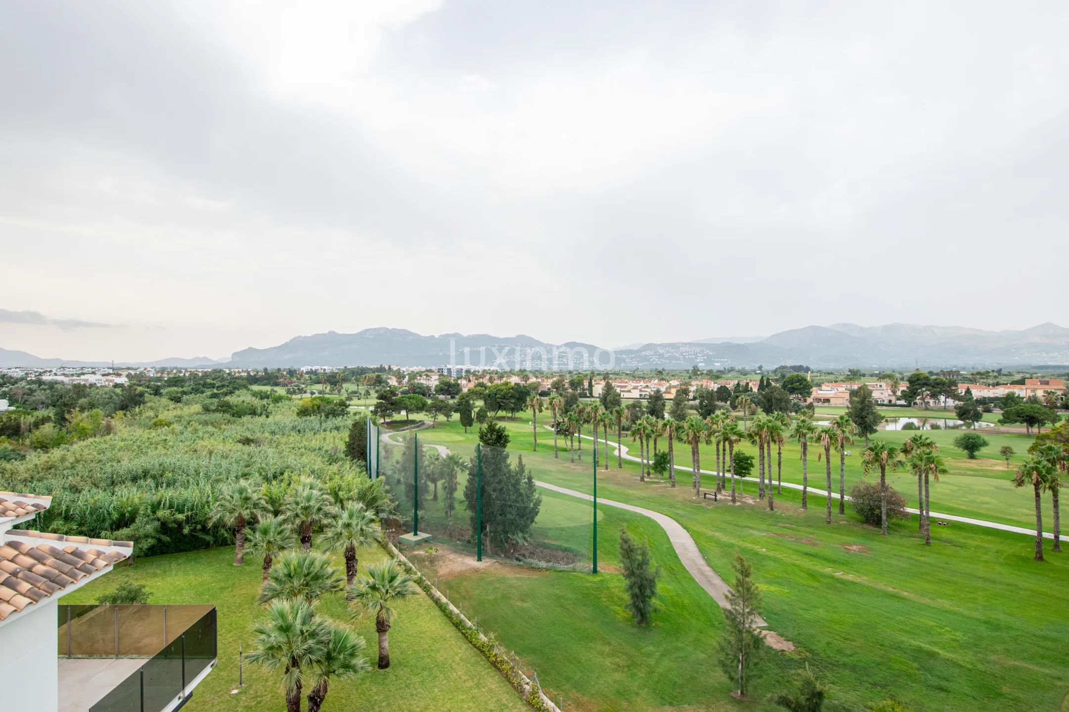 A modern penthouse with sea views in Oliva Nova — photo 3