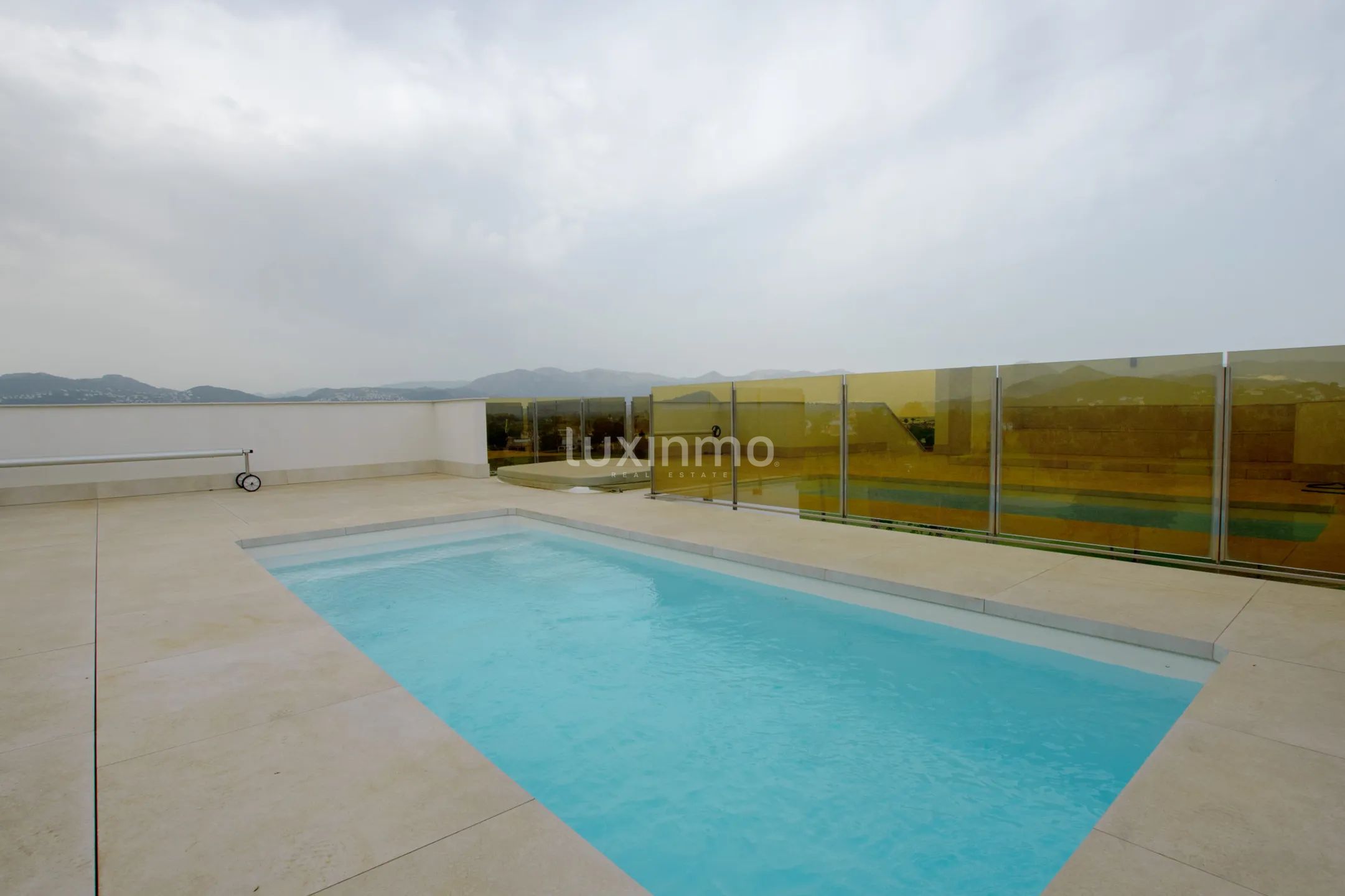 A modern penthouse with sea views in Oliva Nova — photo 36