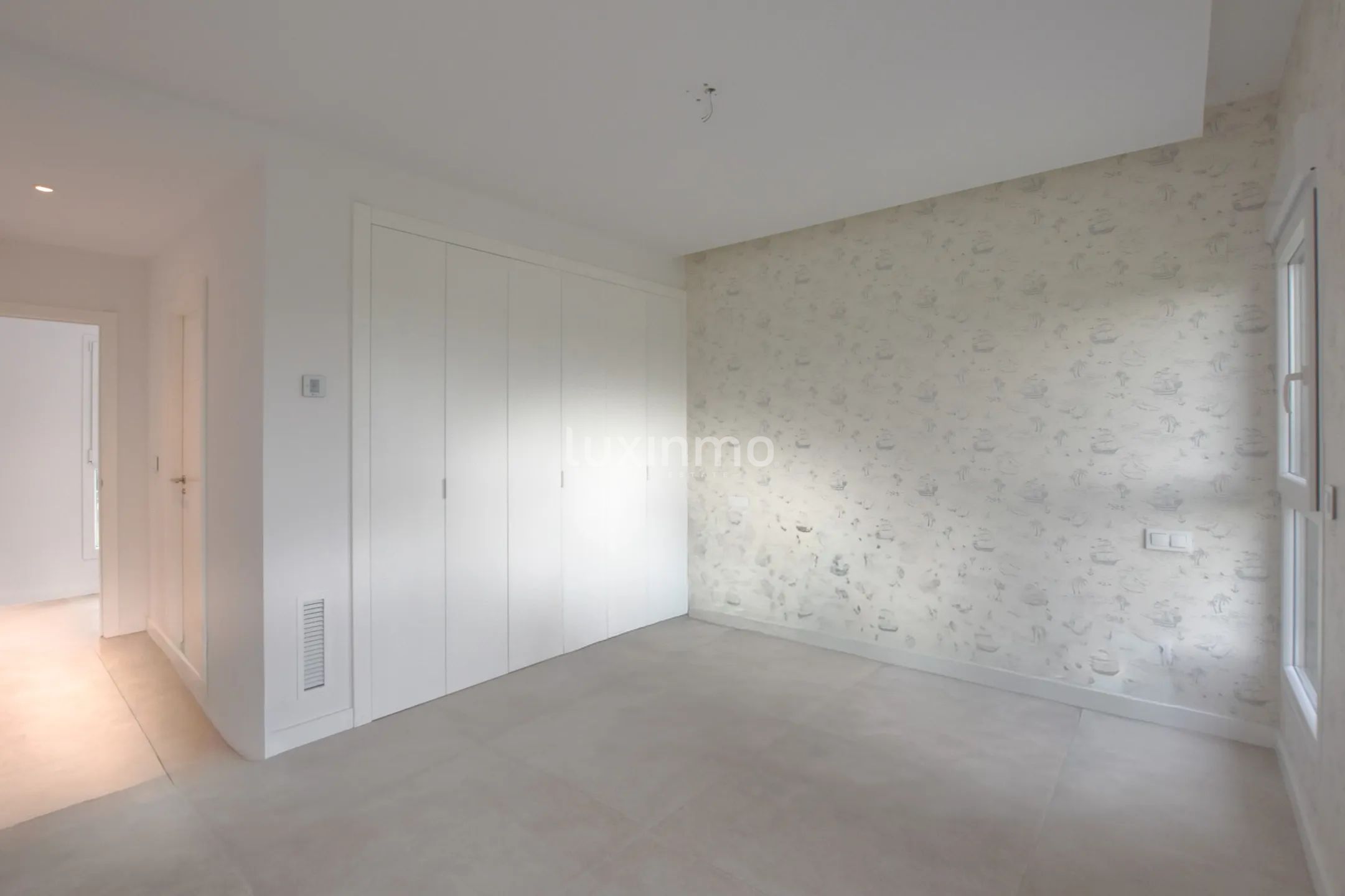 A modern penthouse with sea views in Oliva Nova — photo 27