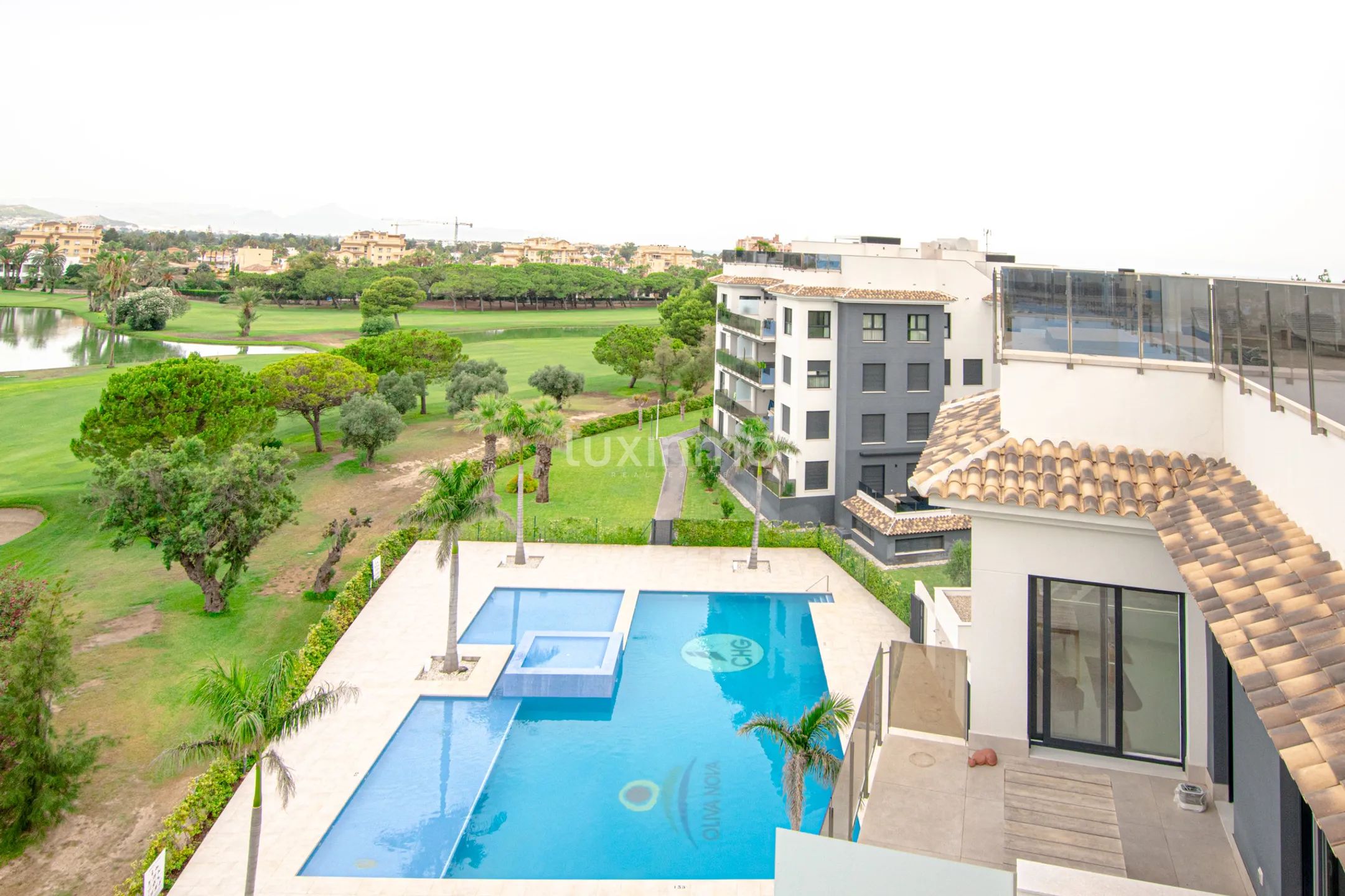 A modern penthouse with sea views in Oliva Nova — photo 6