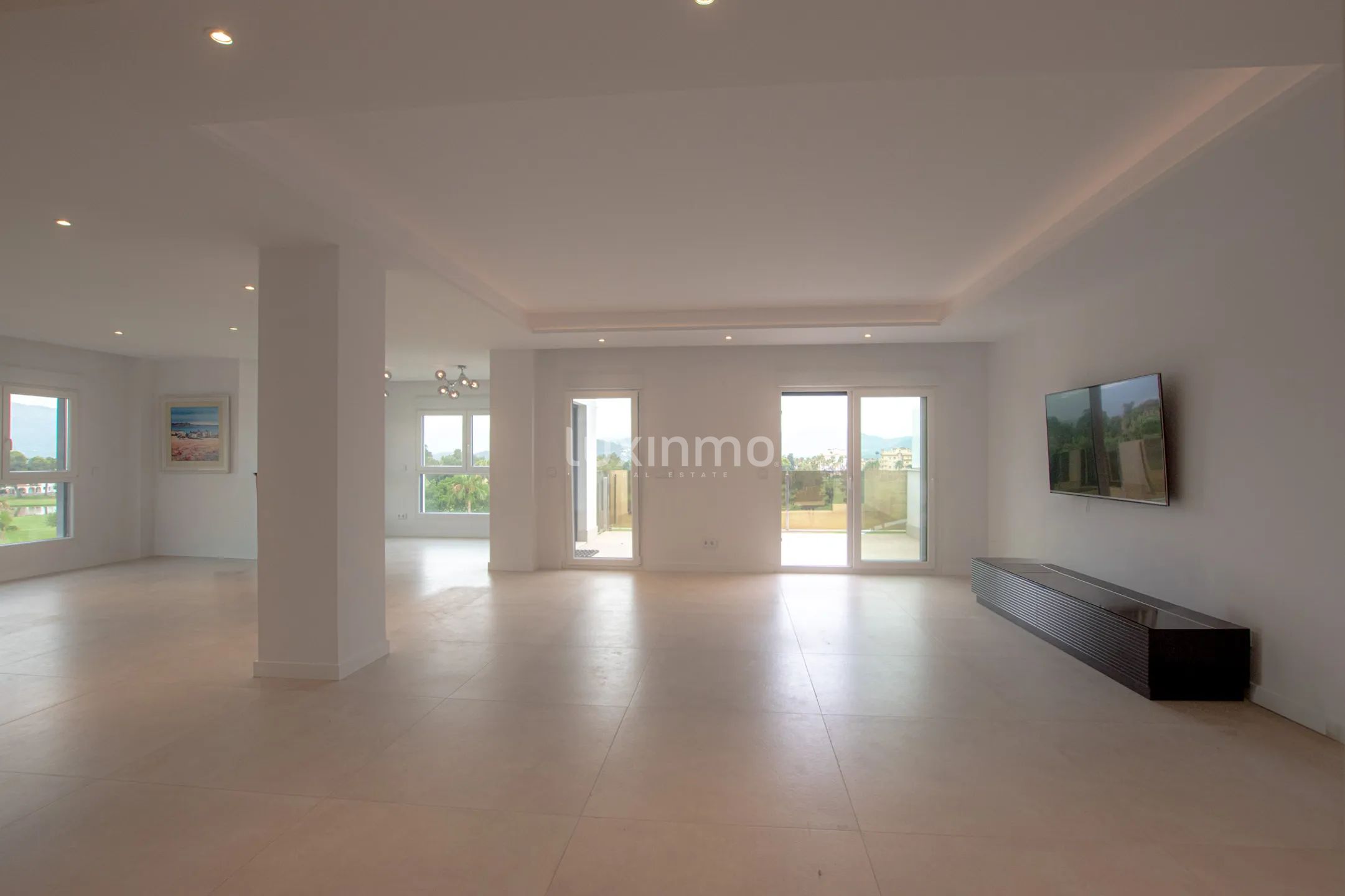 A modern penthouse with sea views in Oliva Nova — photo 14
