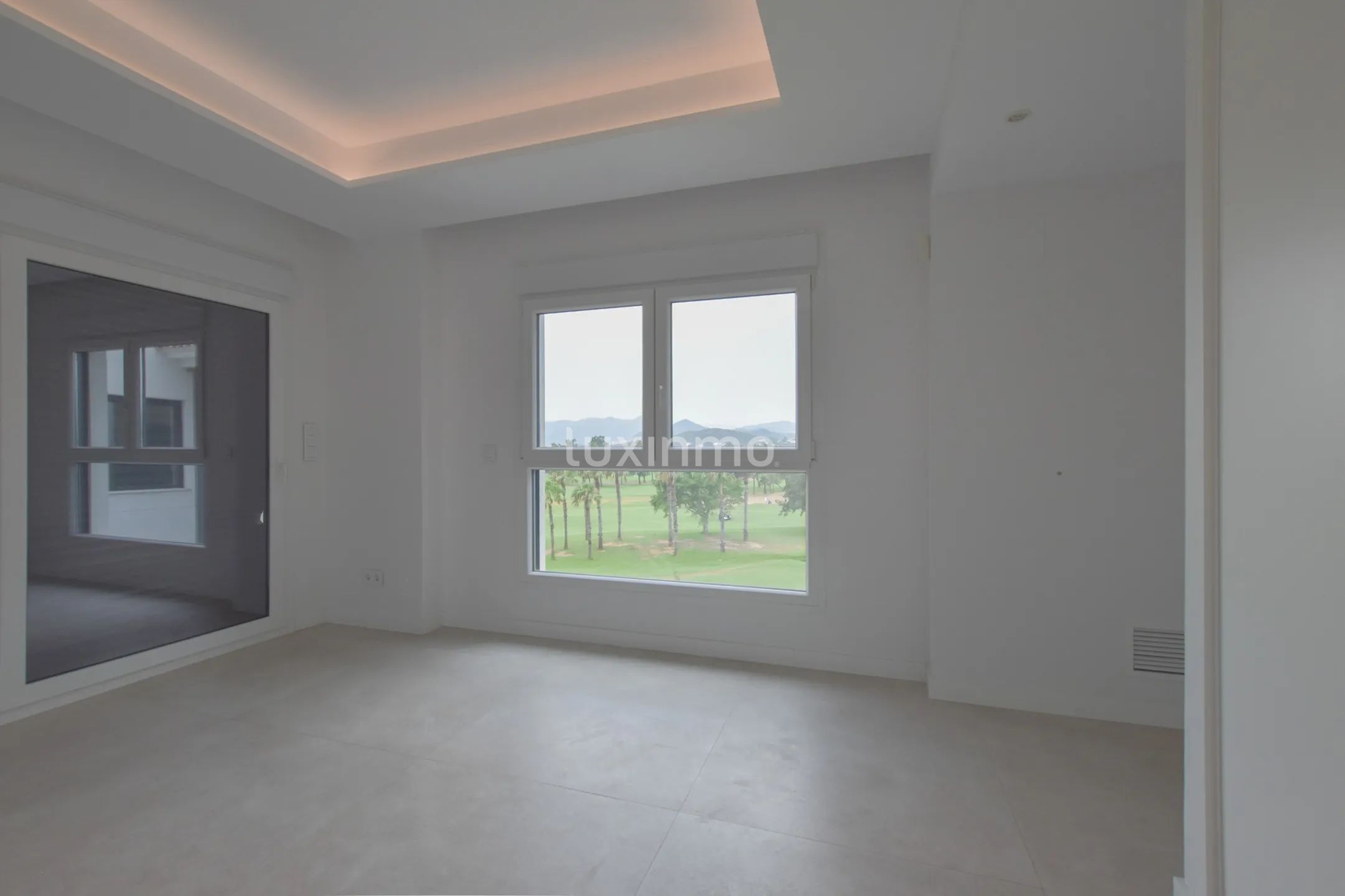 A modern penthouse with sea views in Oliva Nova — photo 19