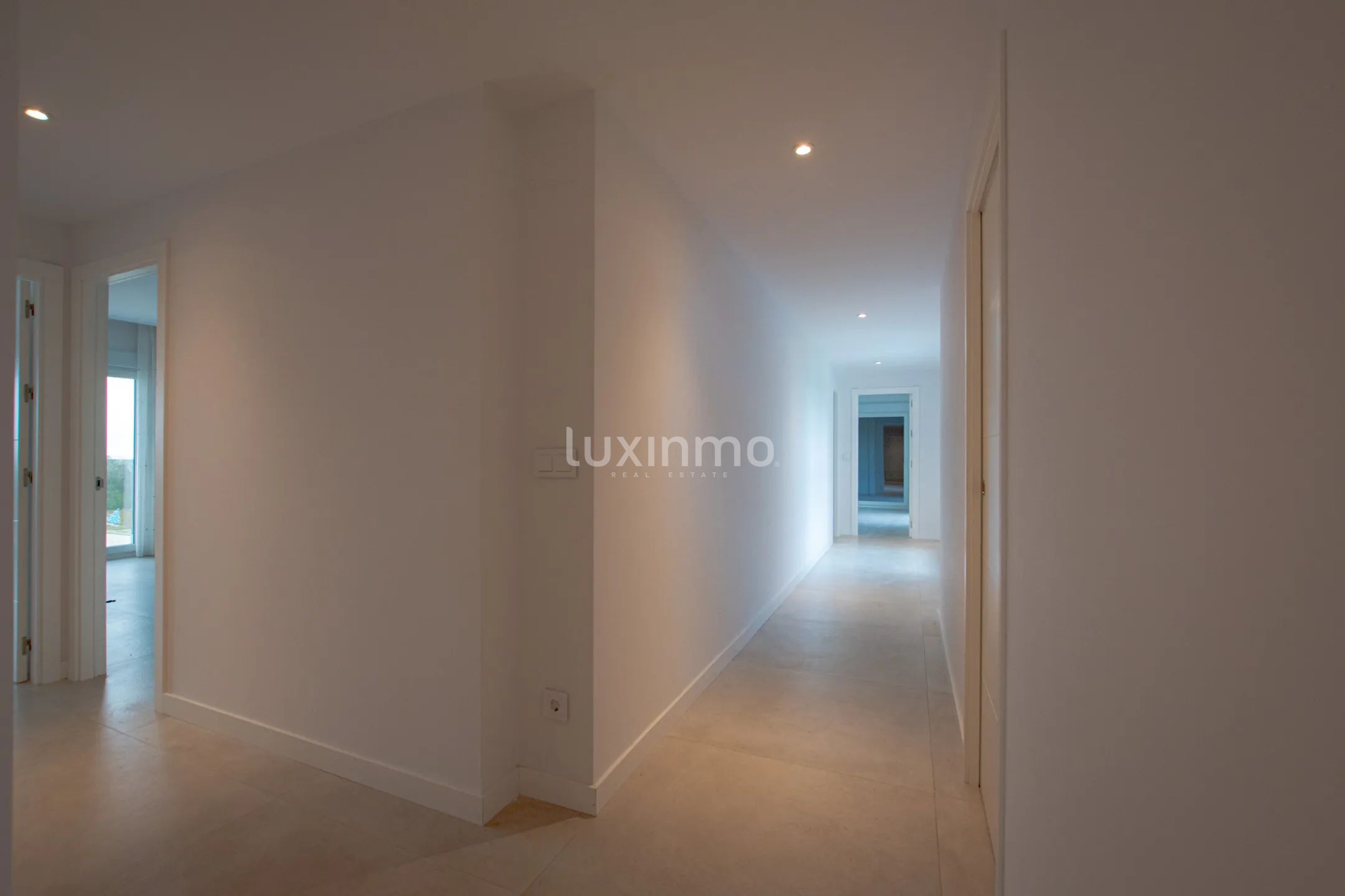 A modern penthouse with sea views in Oliva Nova — photo 18