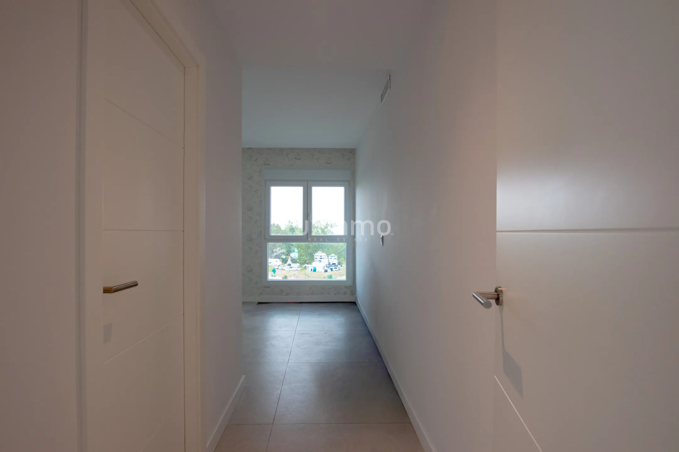 A modern penthouse with sea views in Oliva Nova — photo 26