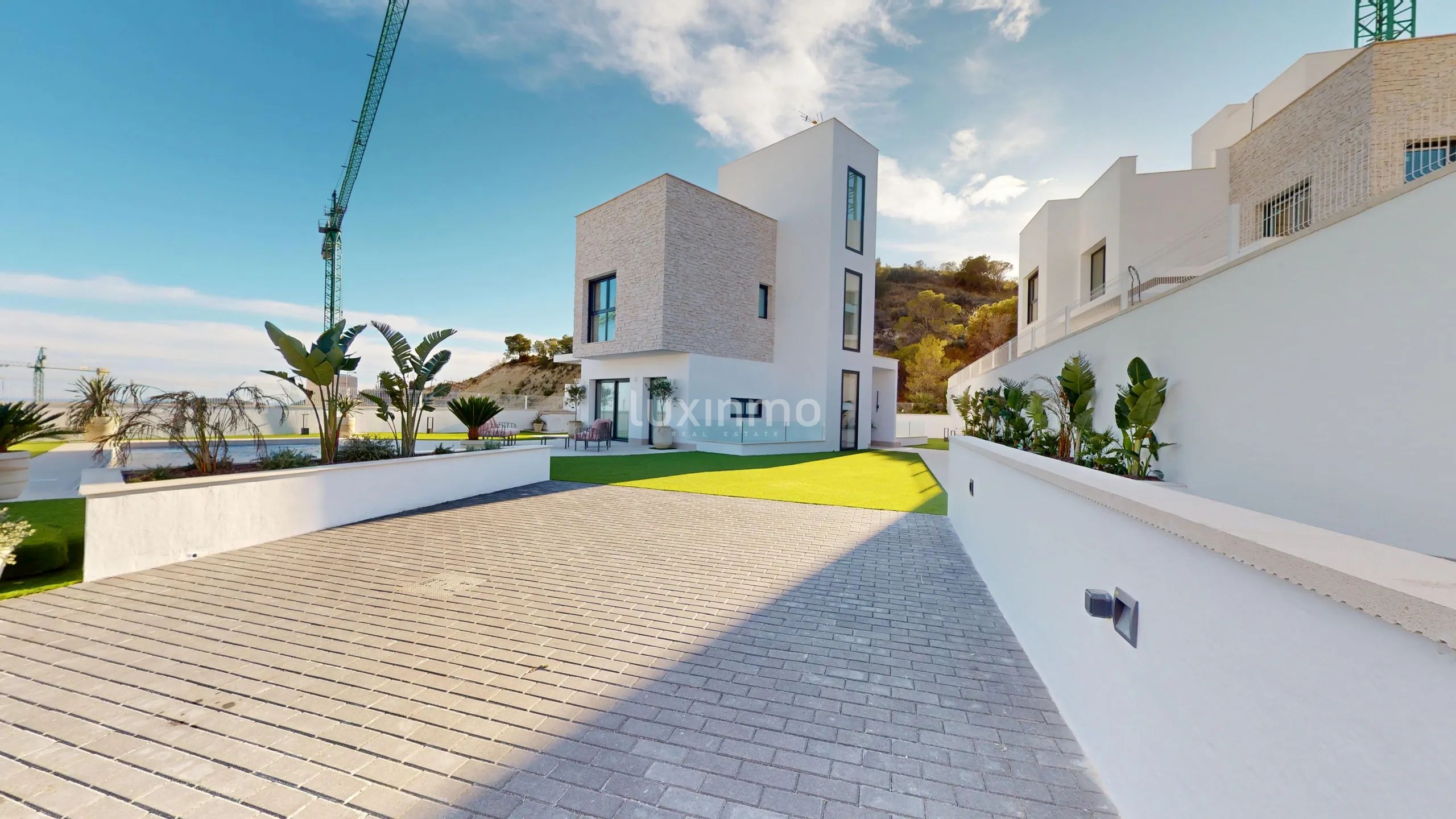 Luxury 4 bedroom villa with sea views for sale in Finestrat — photo 8