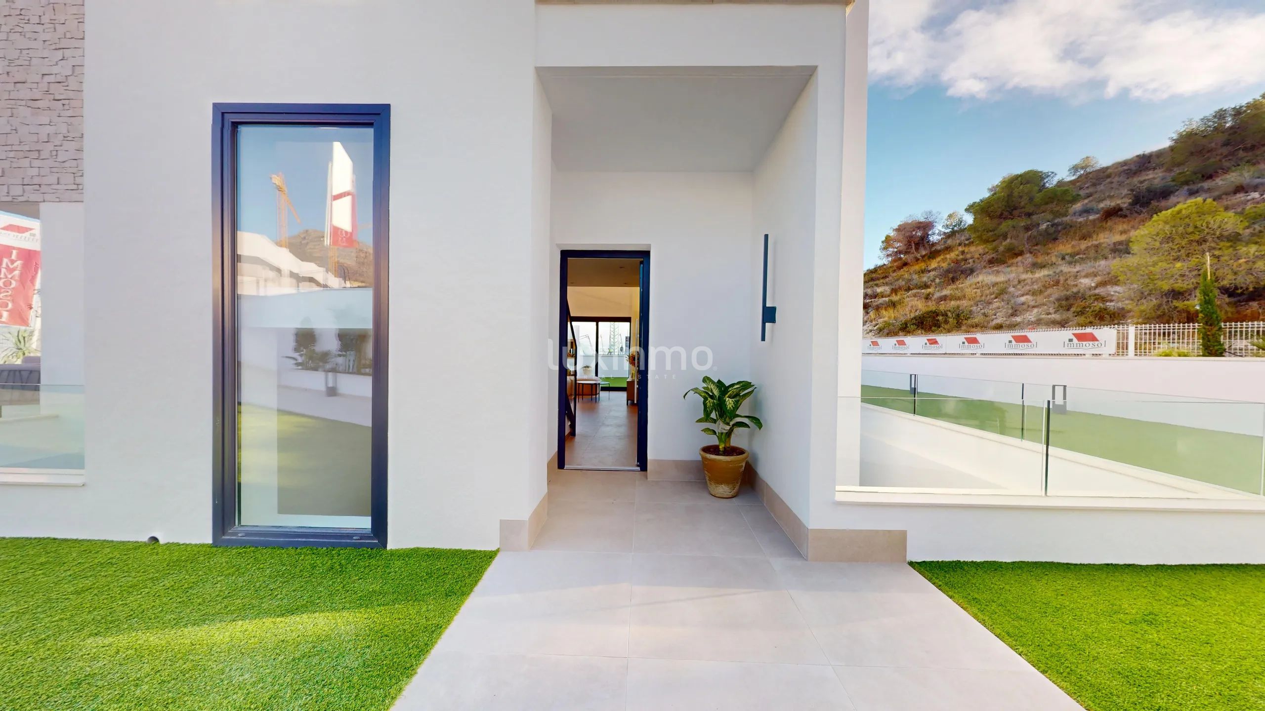 Luxury 4 bedroom villa with sea views for sale in Finestrat — photo 9