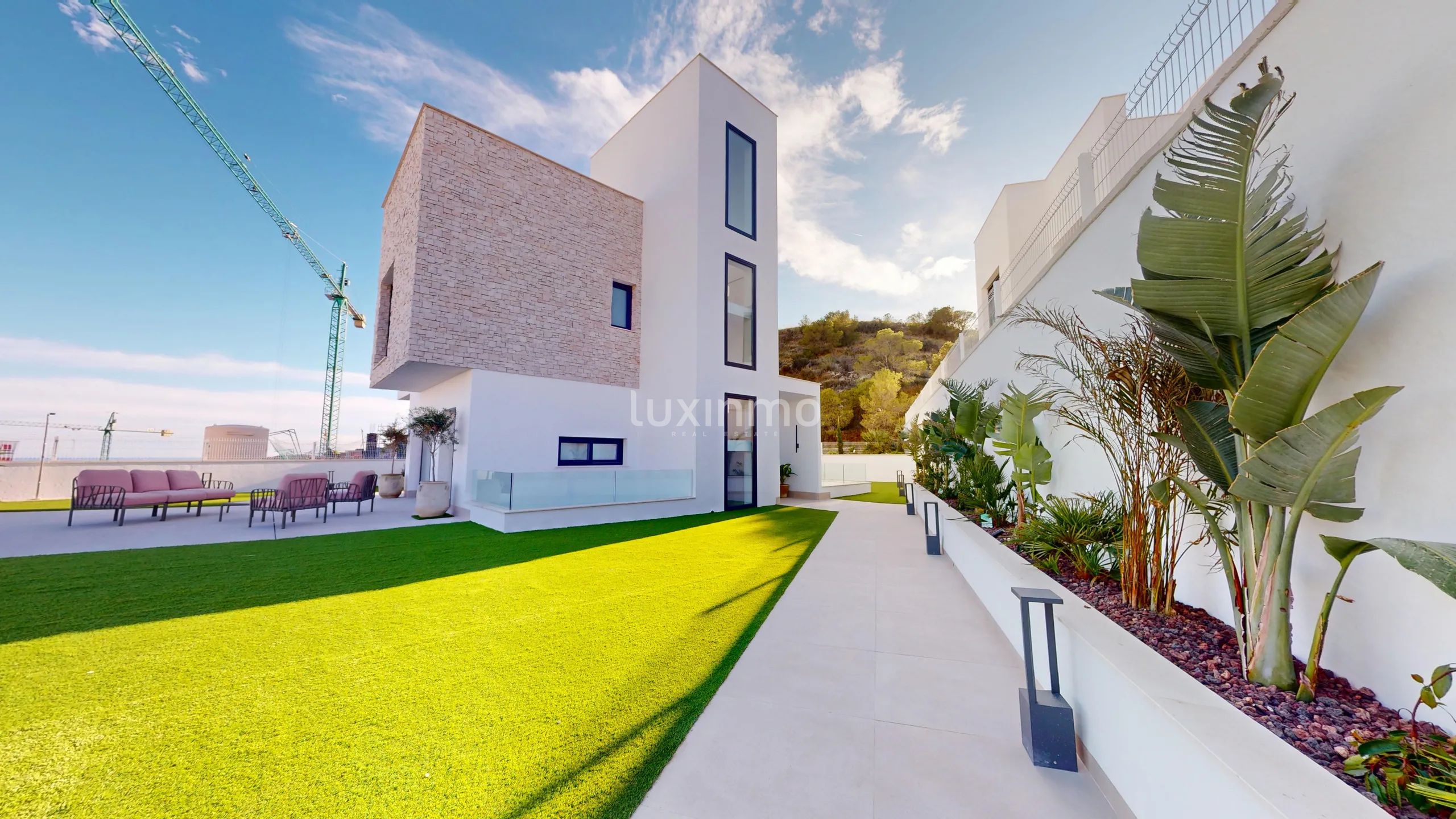 Luxury 4 bedroom villa with sea views for sale in Finestrat — photo 10
