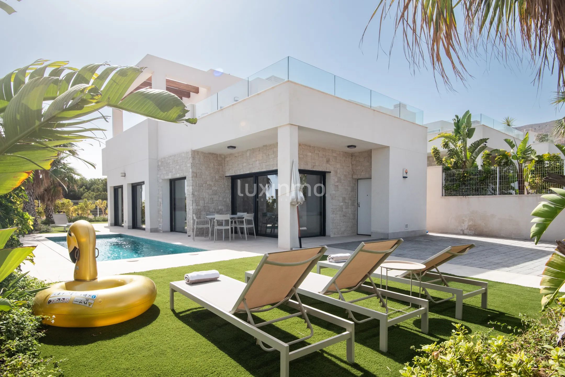 Beautiful house with private pool for rent