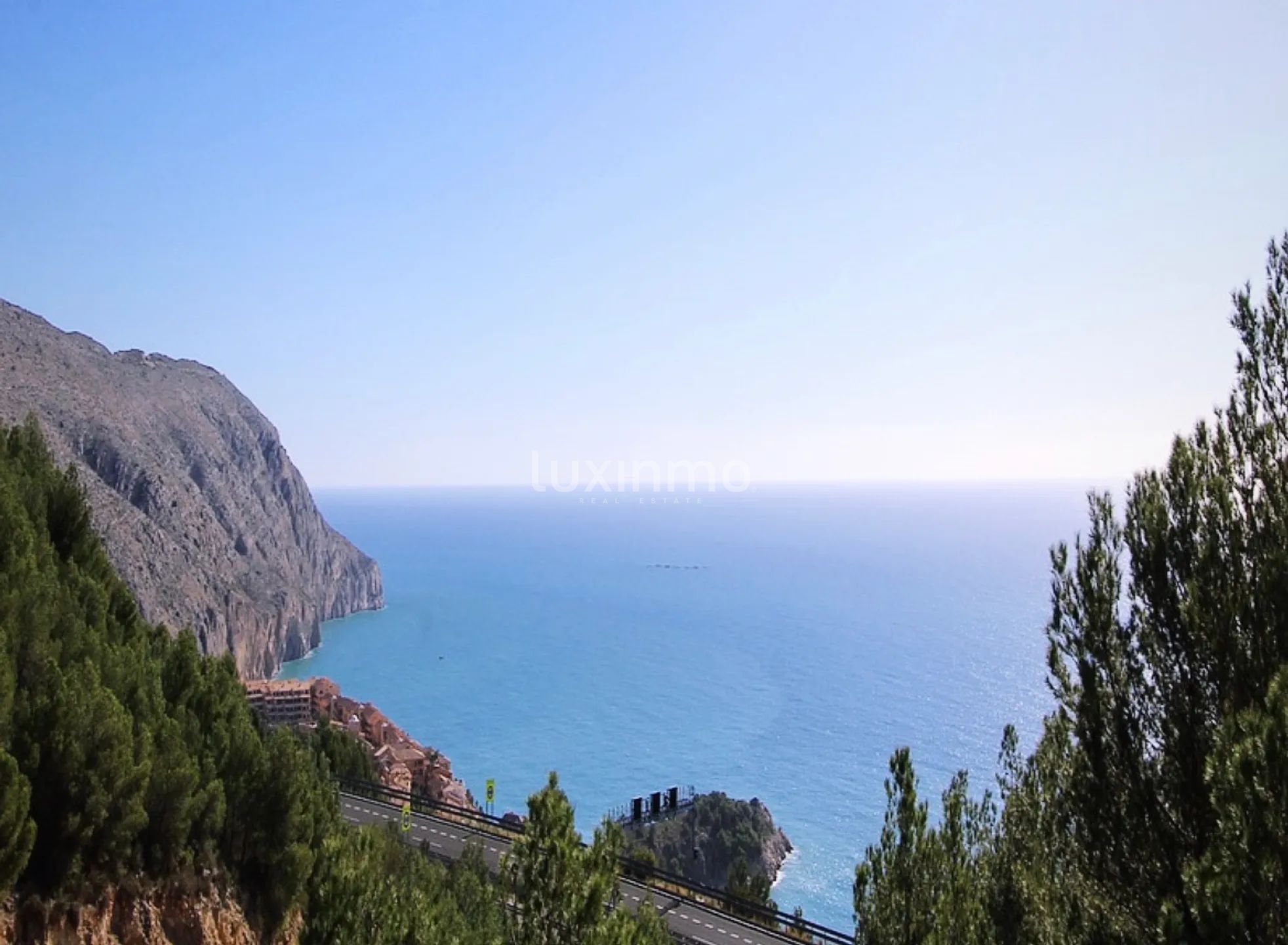 Parcela con licencia de obra CONCEDIDA y proyecto incluido — Altea Hills