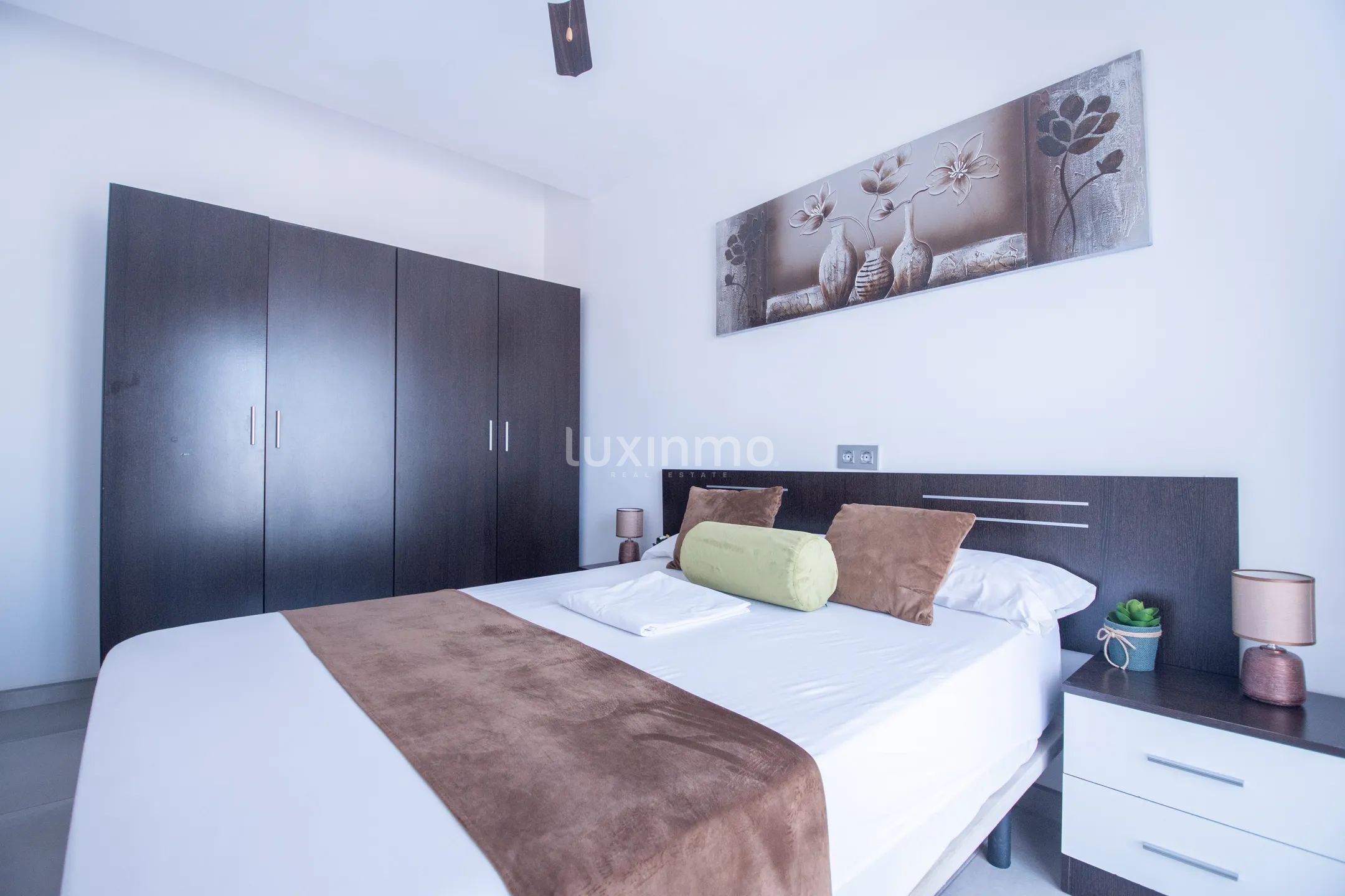 Halfvrijstaande woning met privézwembad te huur — photo 14