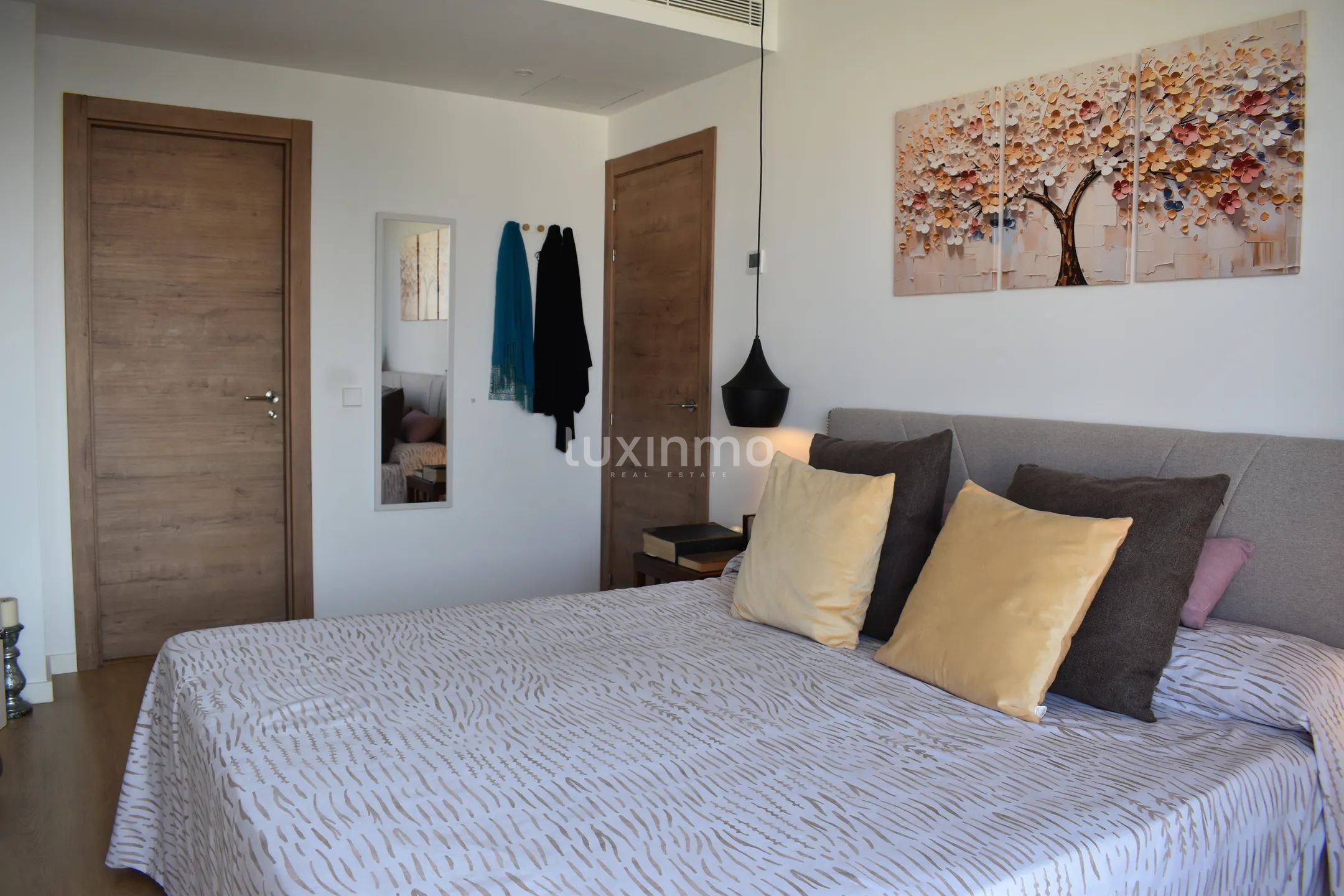 Remodelled Modern 4-Bedroom Apartment in the hart of Ibiza — photo 6