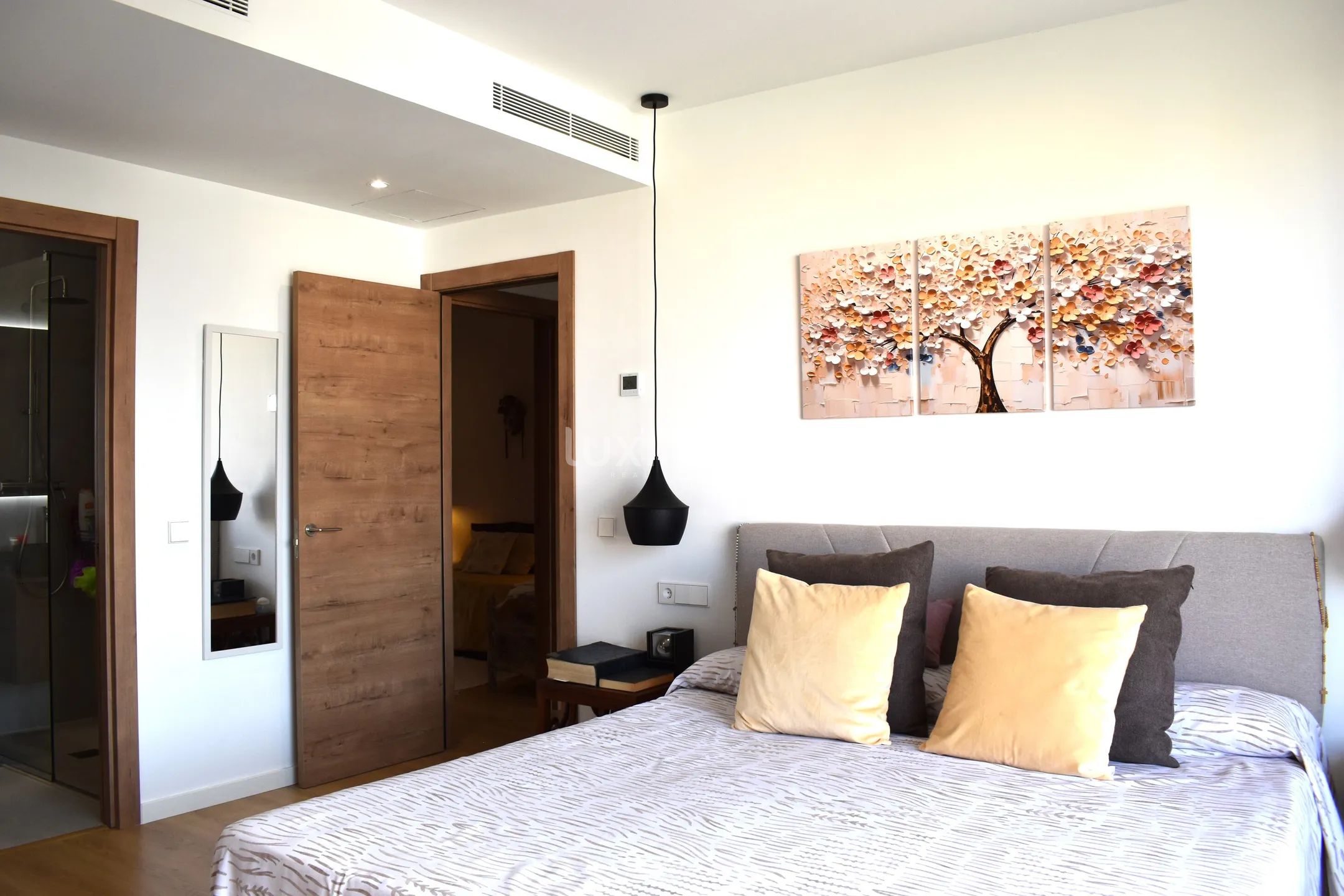 Modern renovierte 4-Zimmer-Wohnung im Herzen von Ibiza — photo 10