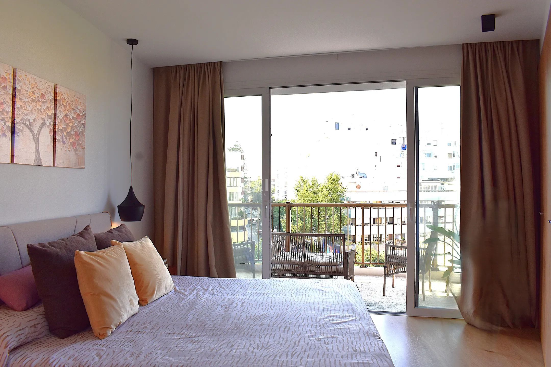 Remodelled Modern 4-Bedroom Apartment in the hart of Ibiza — photo 8