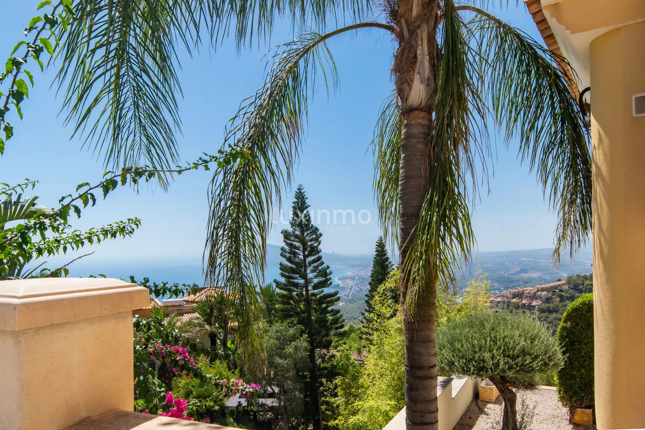 Detached 5 bedroom villa with panoramic sea views and pool in Altea Hills — photo 8
