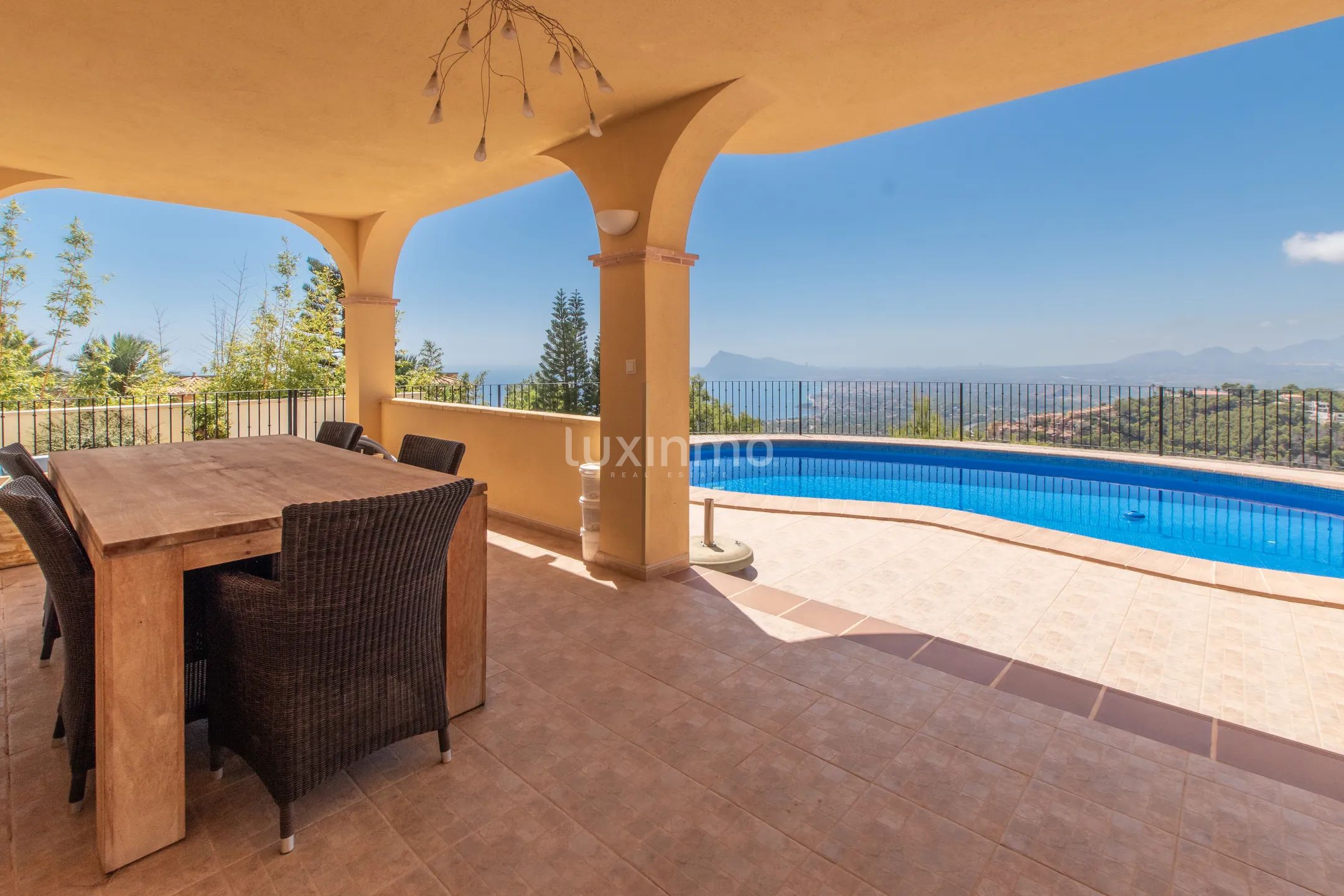 Detached 5 bedroom villa with panoramic sea views and pool in Altea Hills — photo 16