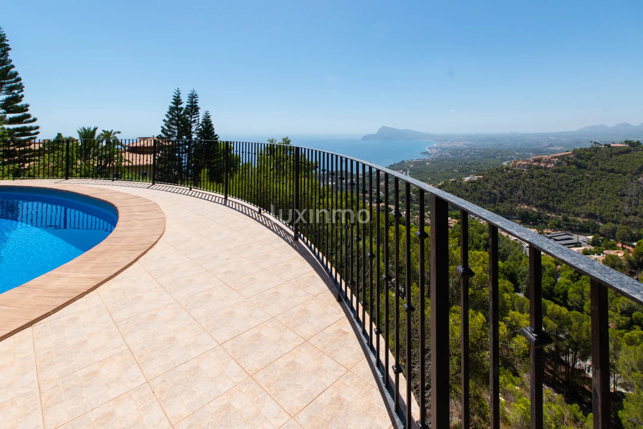 Detached 5 bedroom villa with panoramic sea views and pool in Altea Hills — photo 19