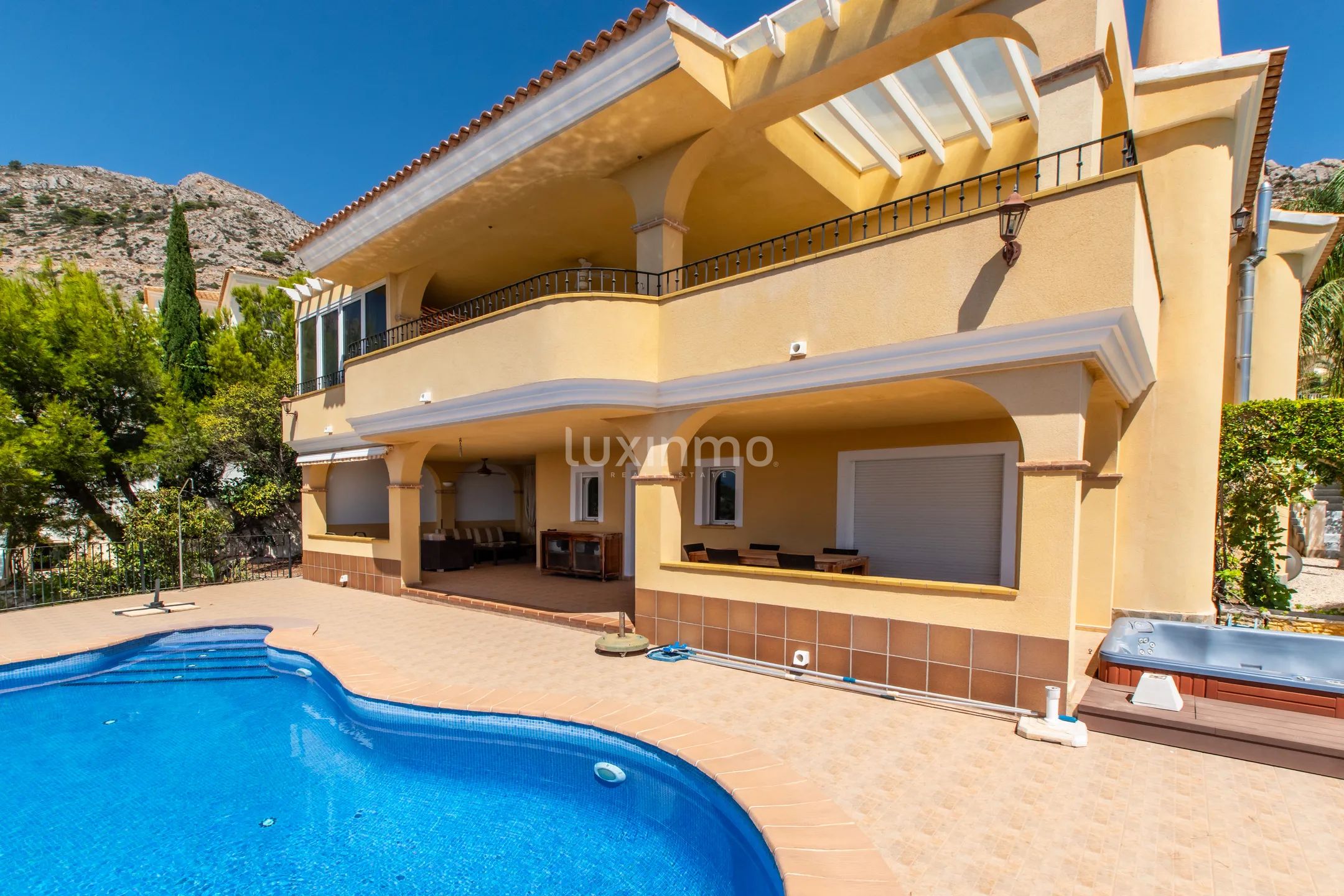 Detached 5 bedroom villa with panoramic sea views and pool in Altea Hills — photo 3