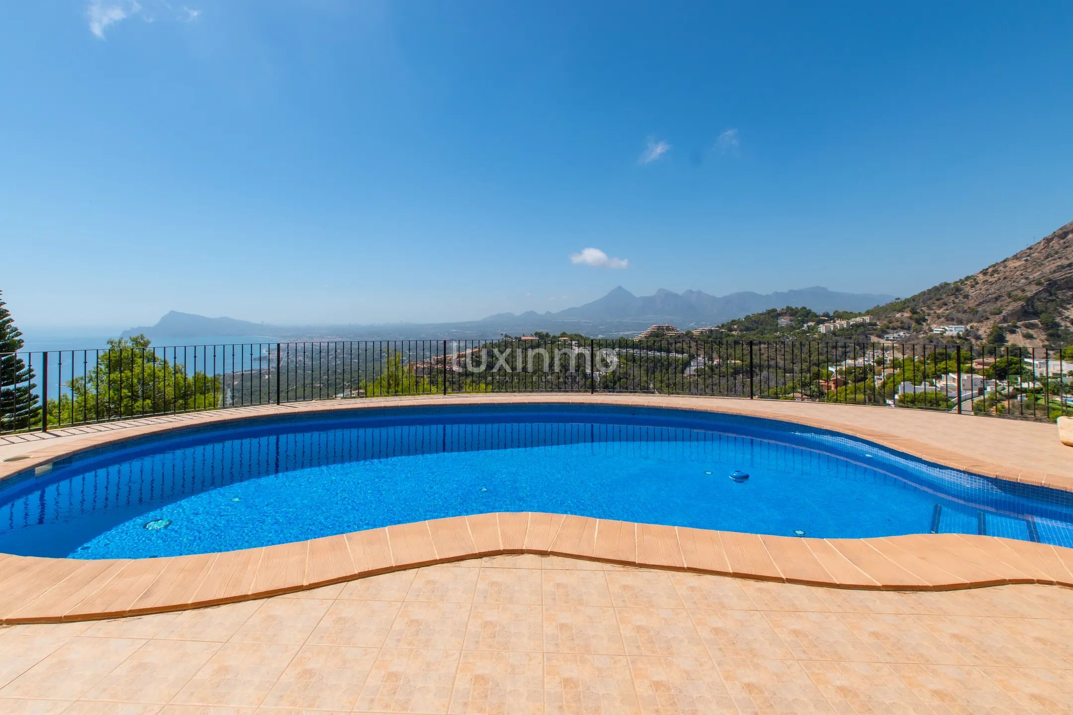 Detached 5 bedroom villa with panoramic sea views and pool in Altea Hills — photo 17