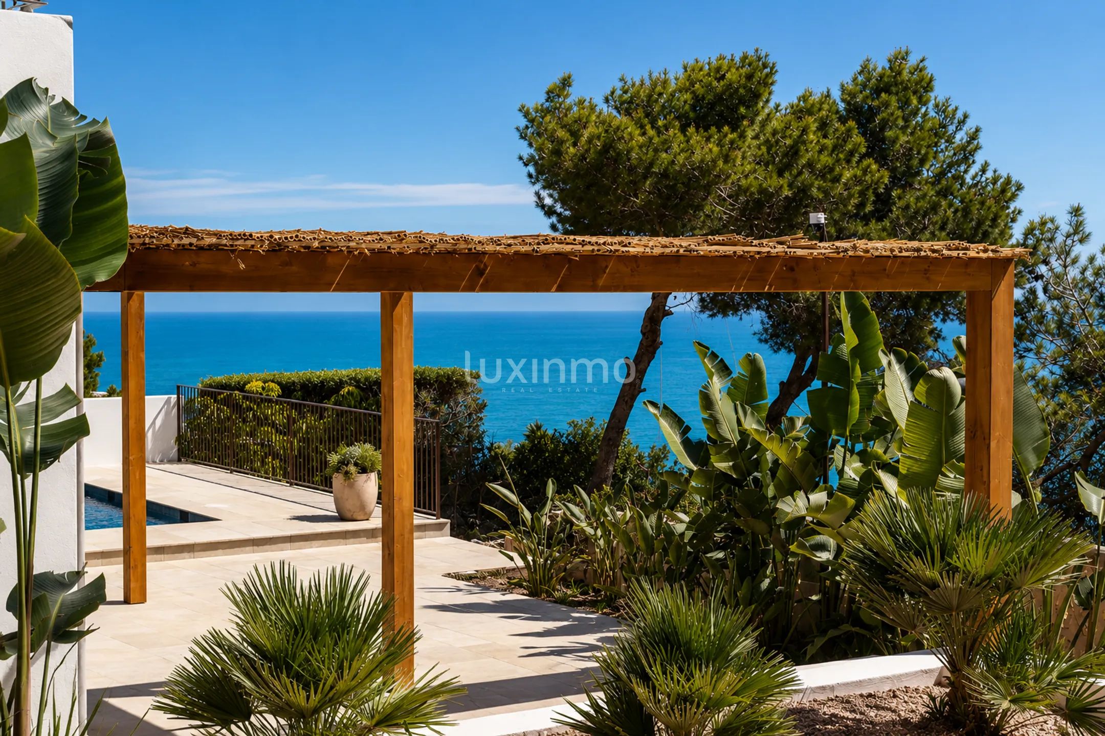 4-bedroom villa with sea views in Jávea — photo 18