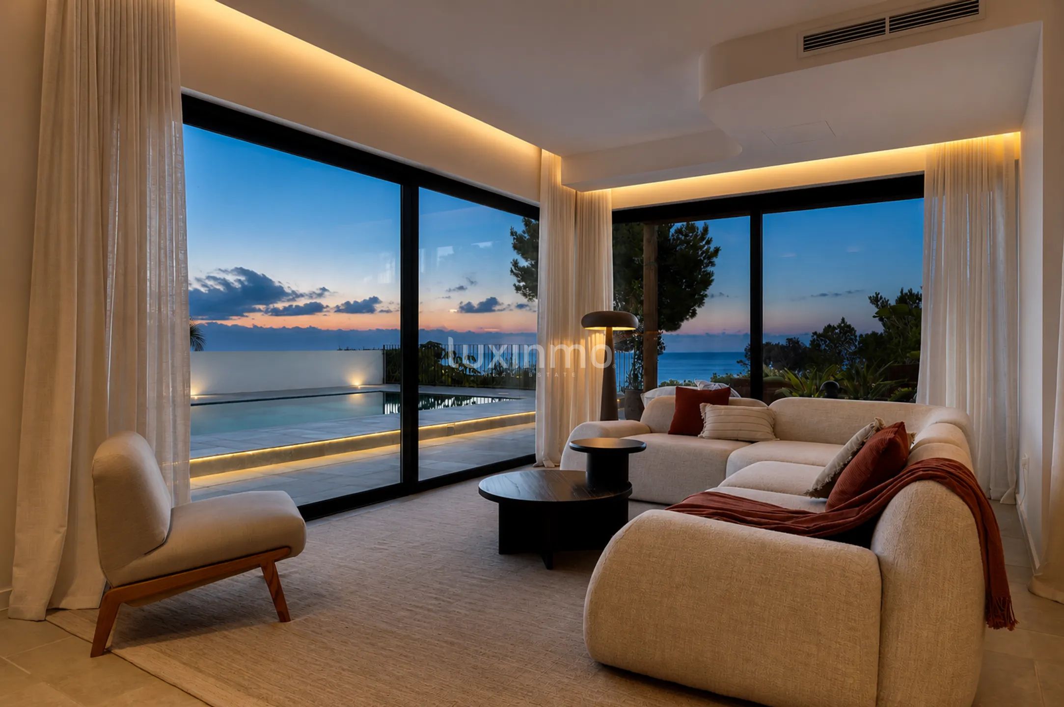 4-bedroom villa with sea views in Jávea — photo 13