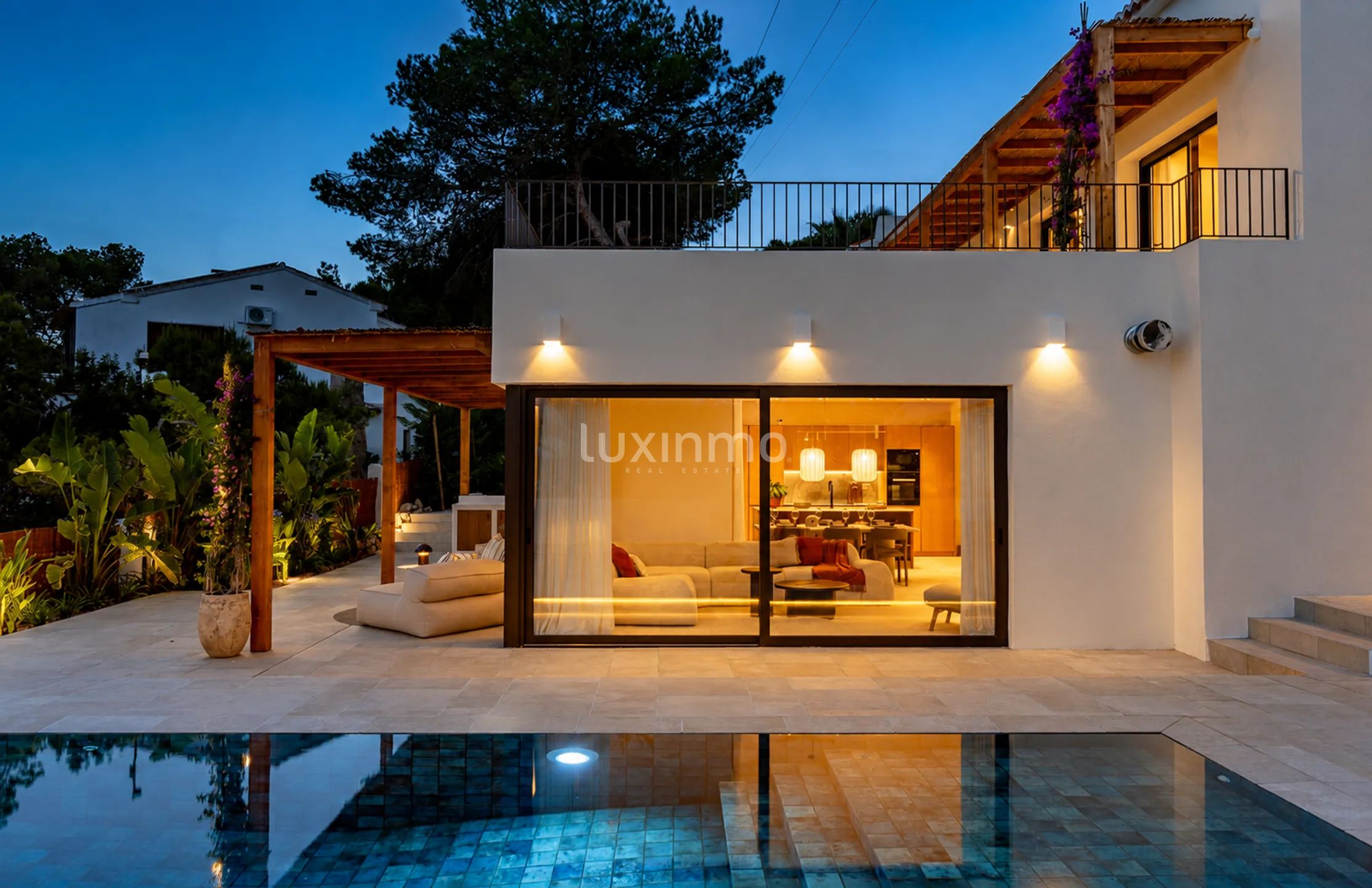 4-bedroom villa with sea views in Jávea — photo 14