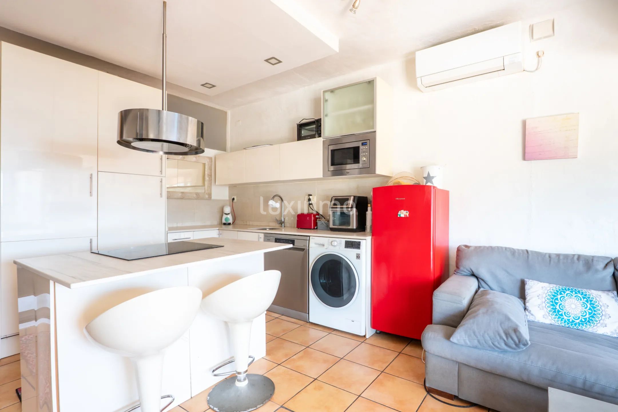 3-bedroom flat with sea views — photo 6