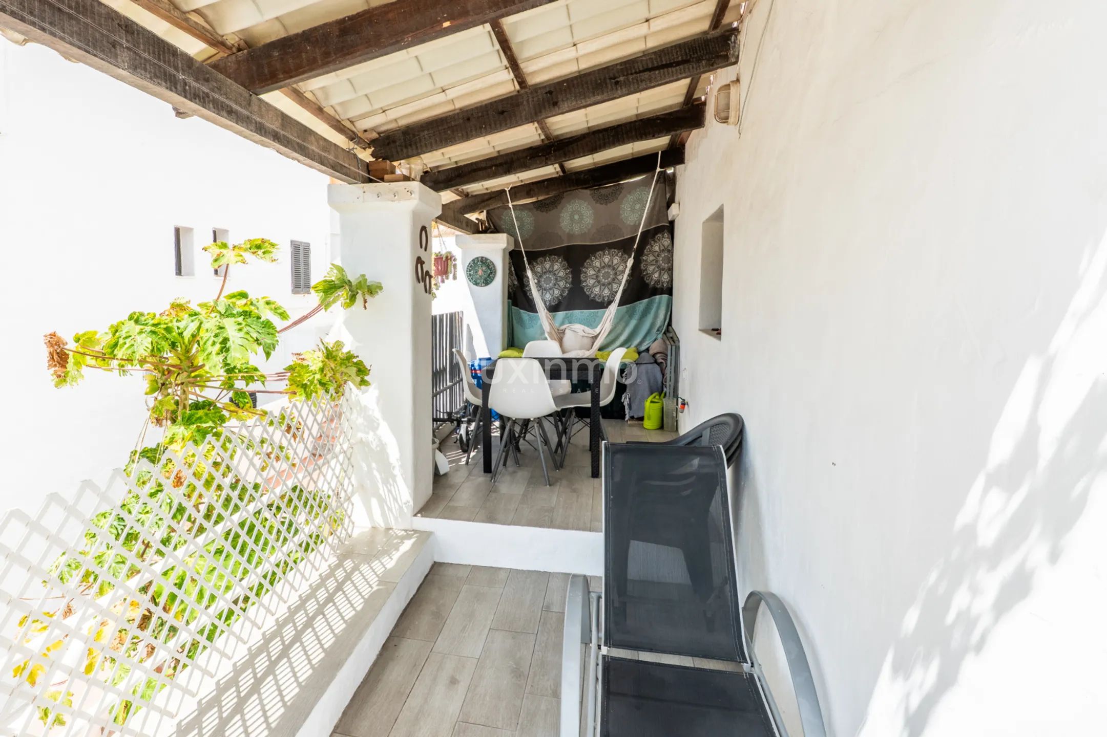 3-bedroom flat with sea views — photo 17