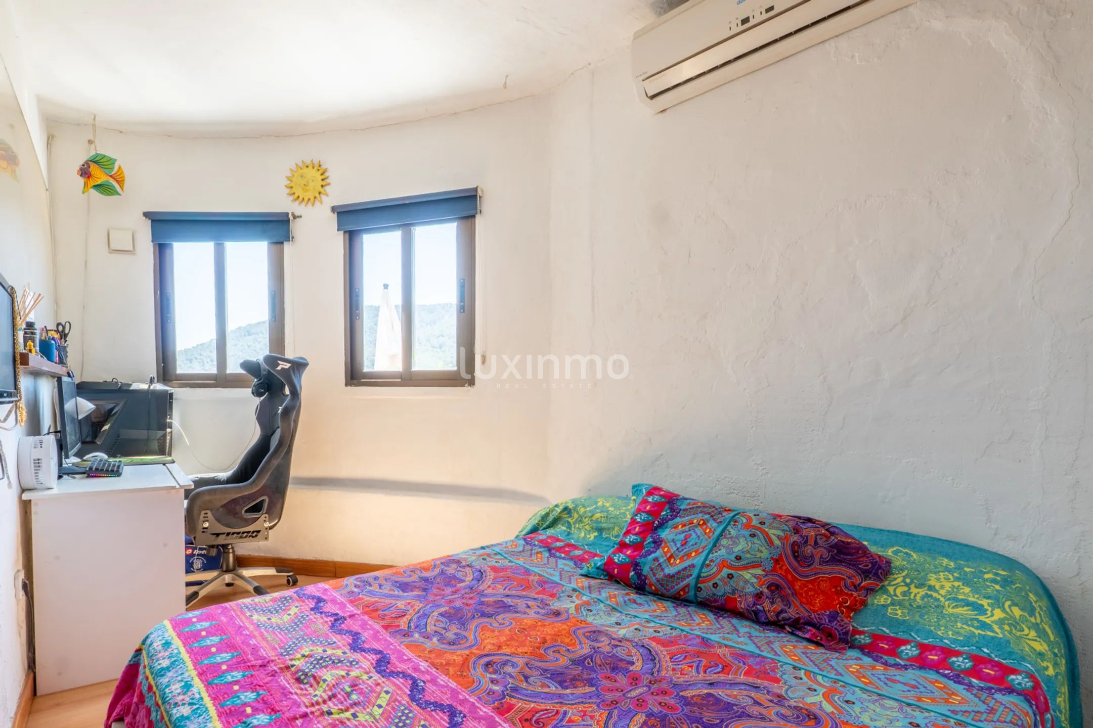 3-bedroom flat with sea views — photo 18