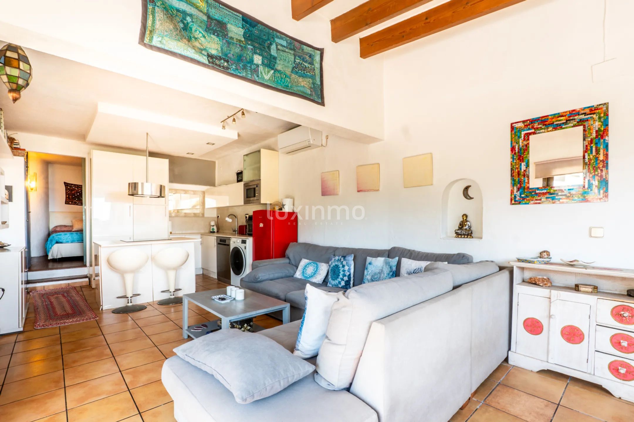 3-bedroom flat with sea views — photo 3