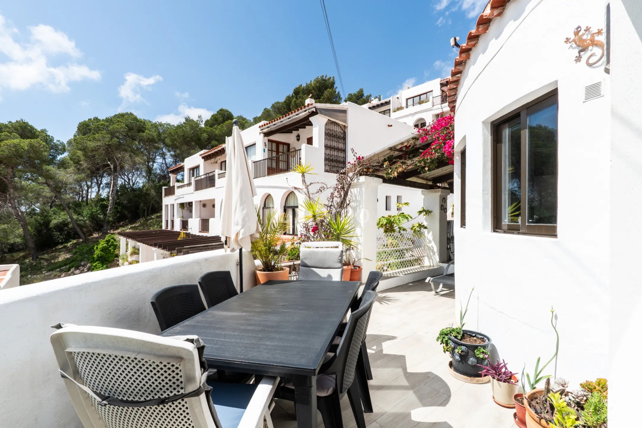 3-bedroom flat with sea views — photo 13