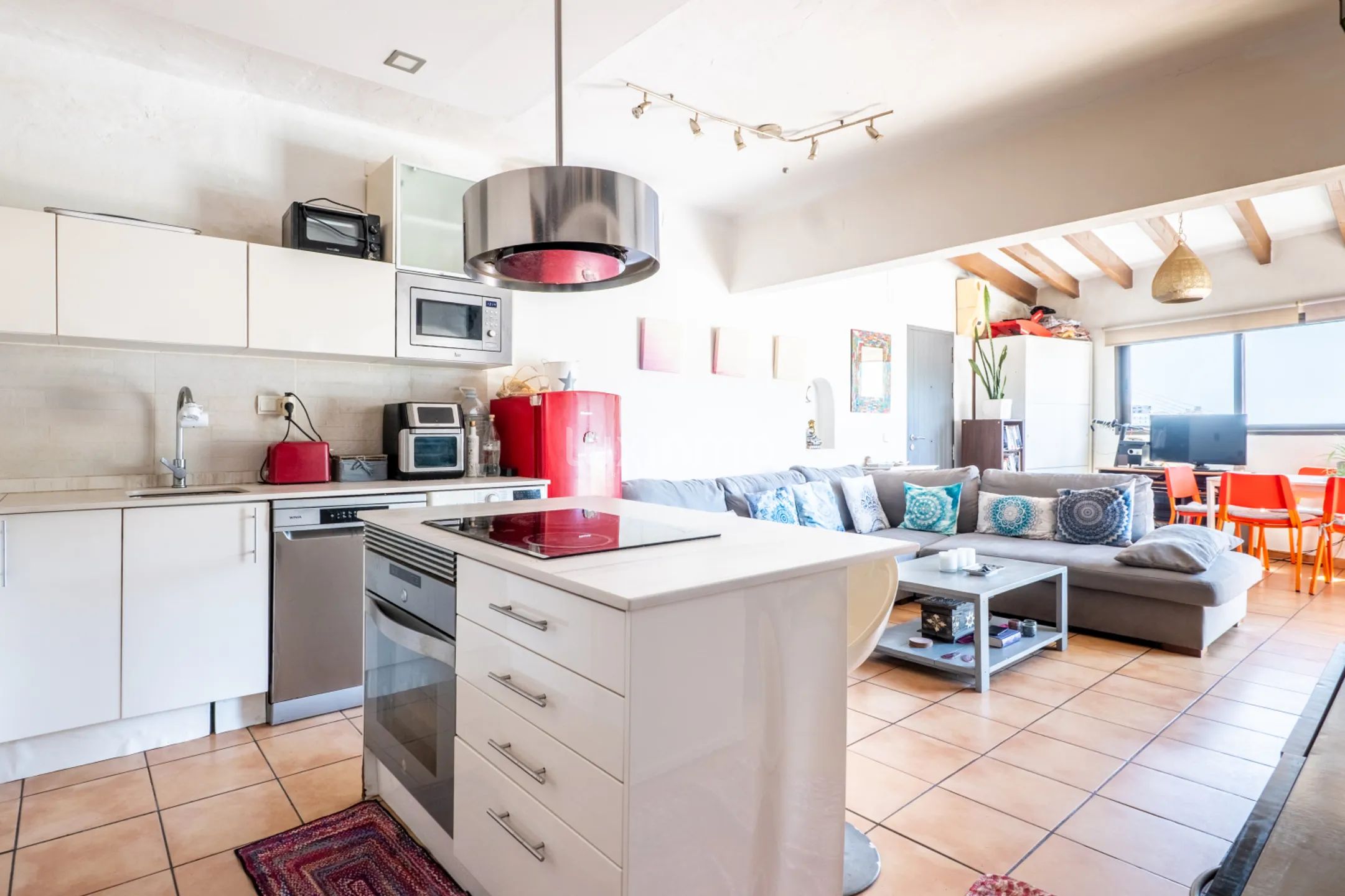 3-bedroom flat with sea views — photo 16