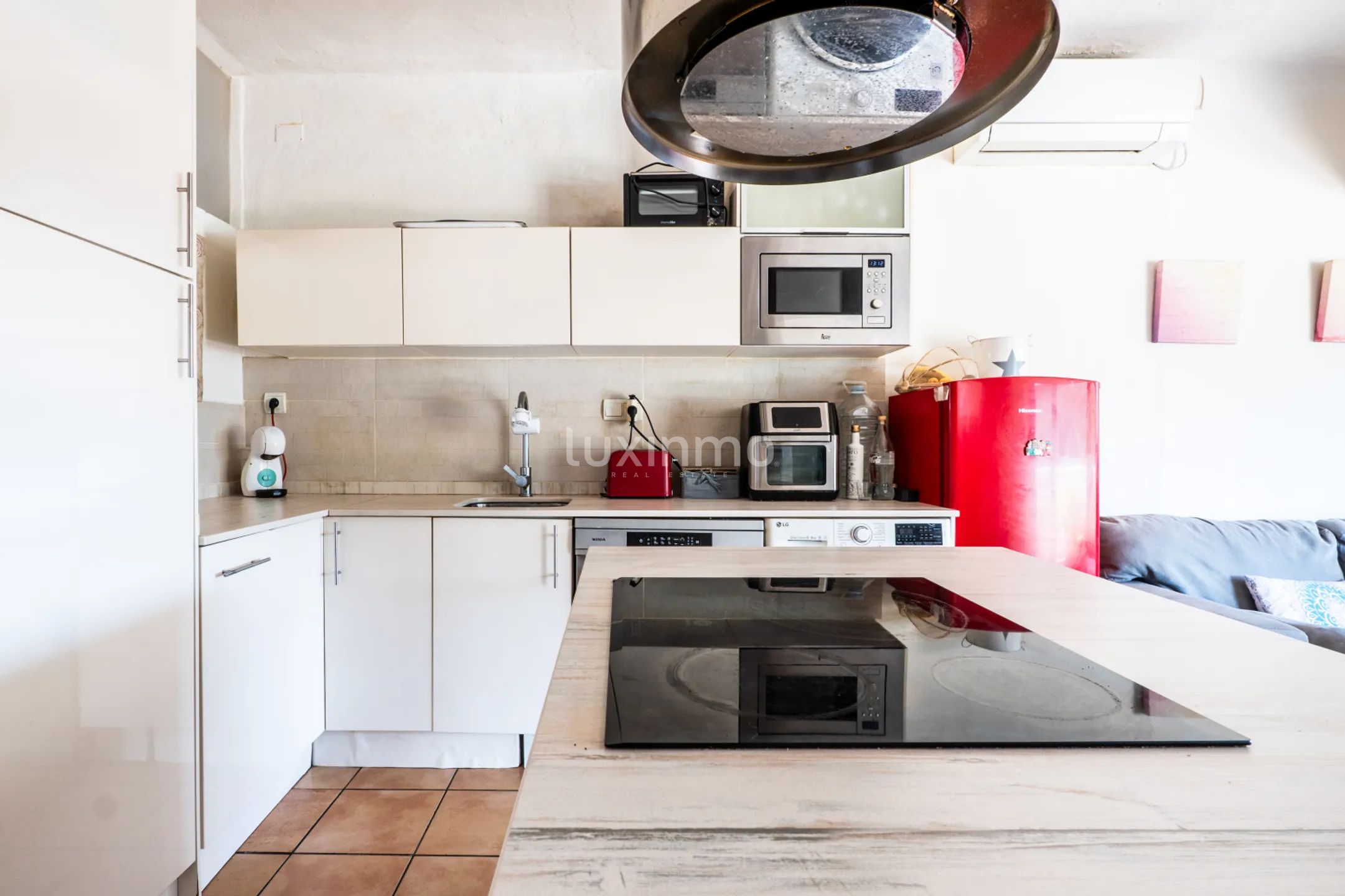 3-bedroom flat with sea views — photo 8