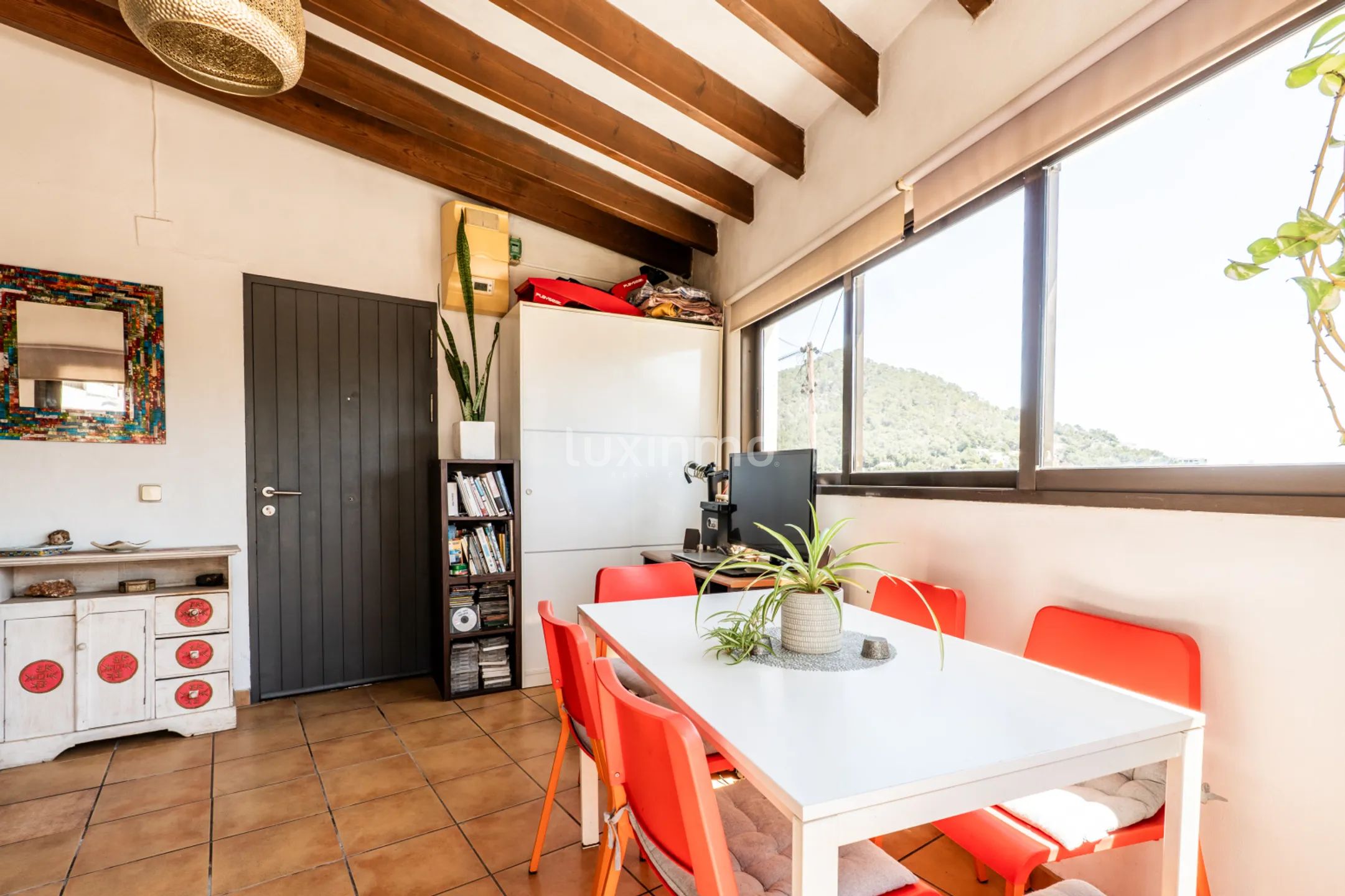 3-bedroom flat with sea views — photo 4