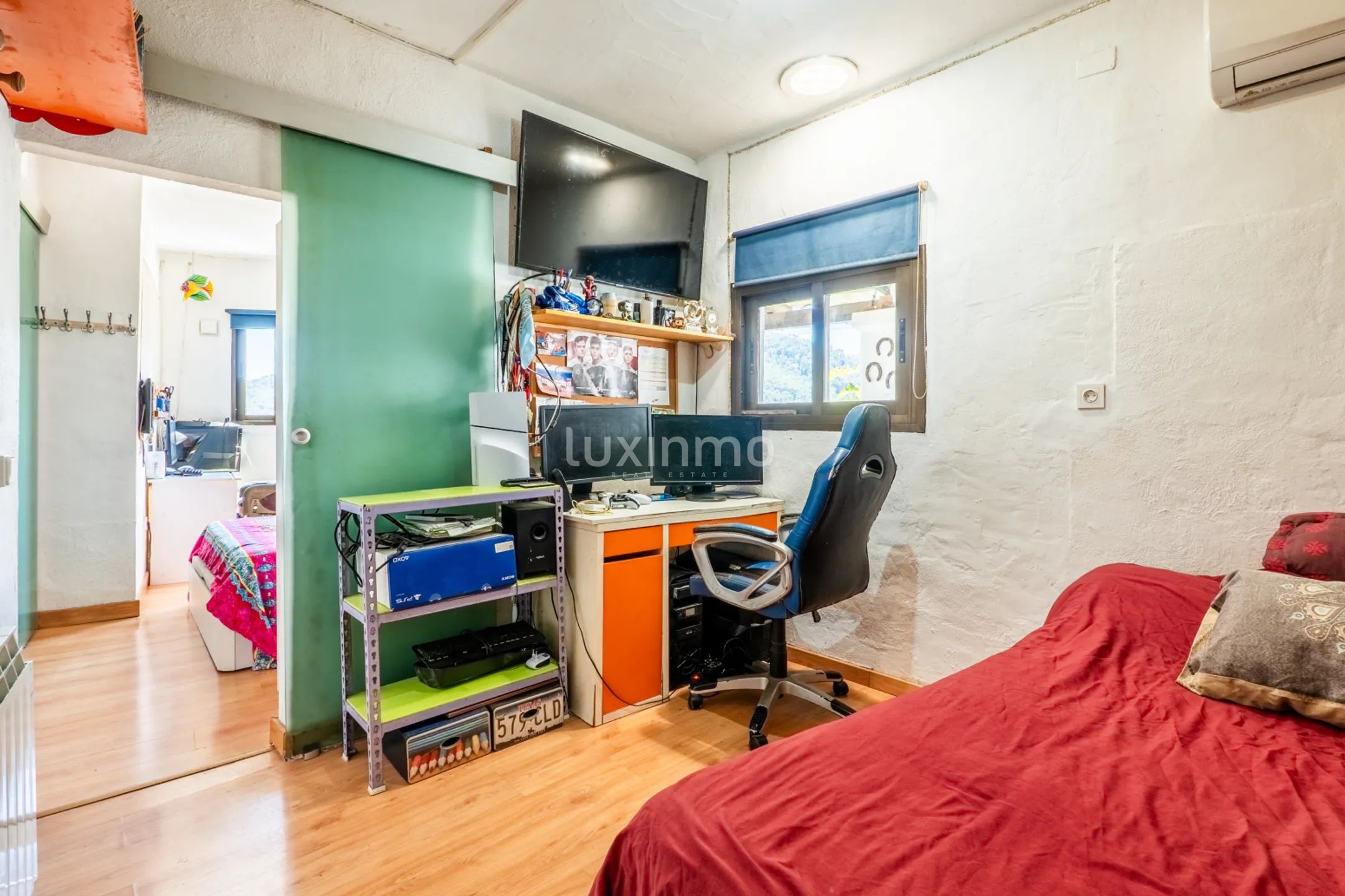 3-bedroom flat with sea views — photo 25