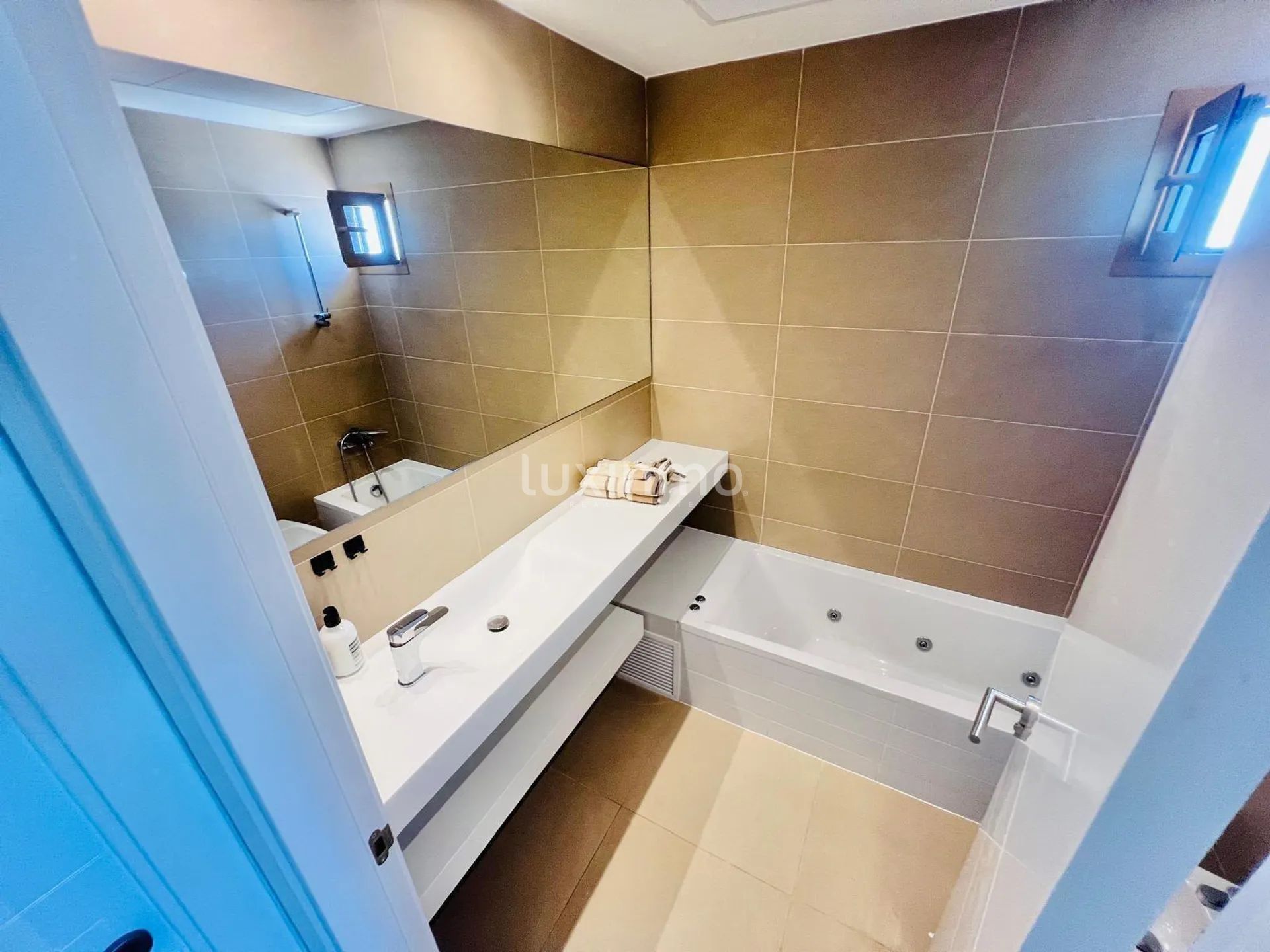 Modern 2 bed apartment with sea views in Poniente — photo 12