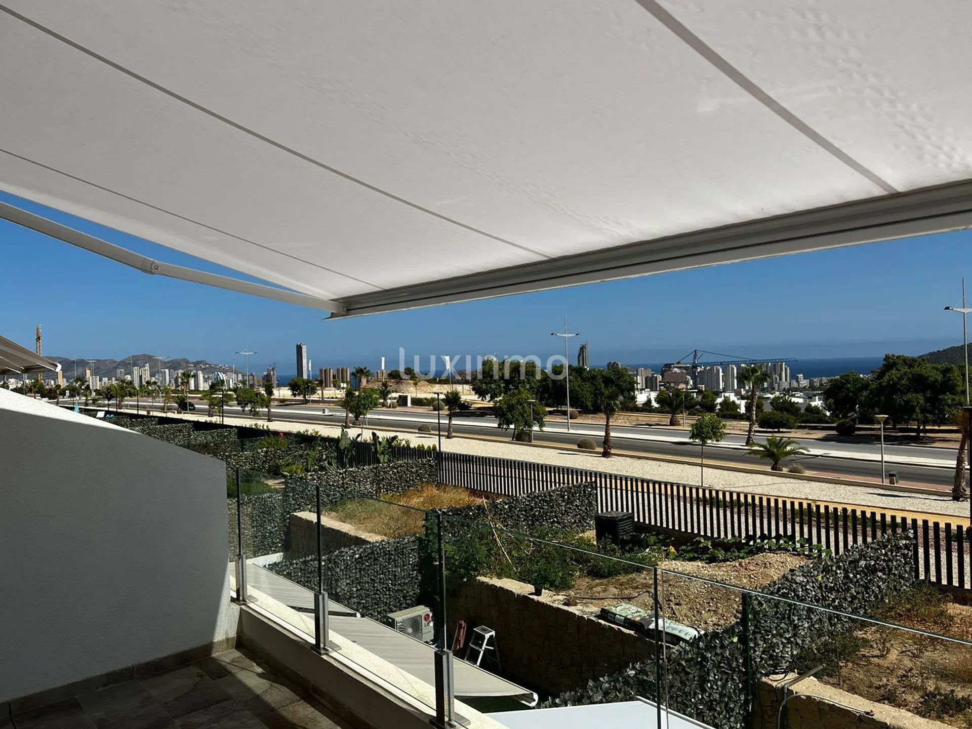 Moderno piso de 2 dormitorios con vistas al mar en Finestrat — photo 14