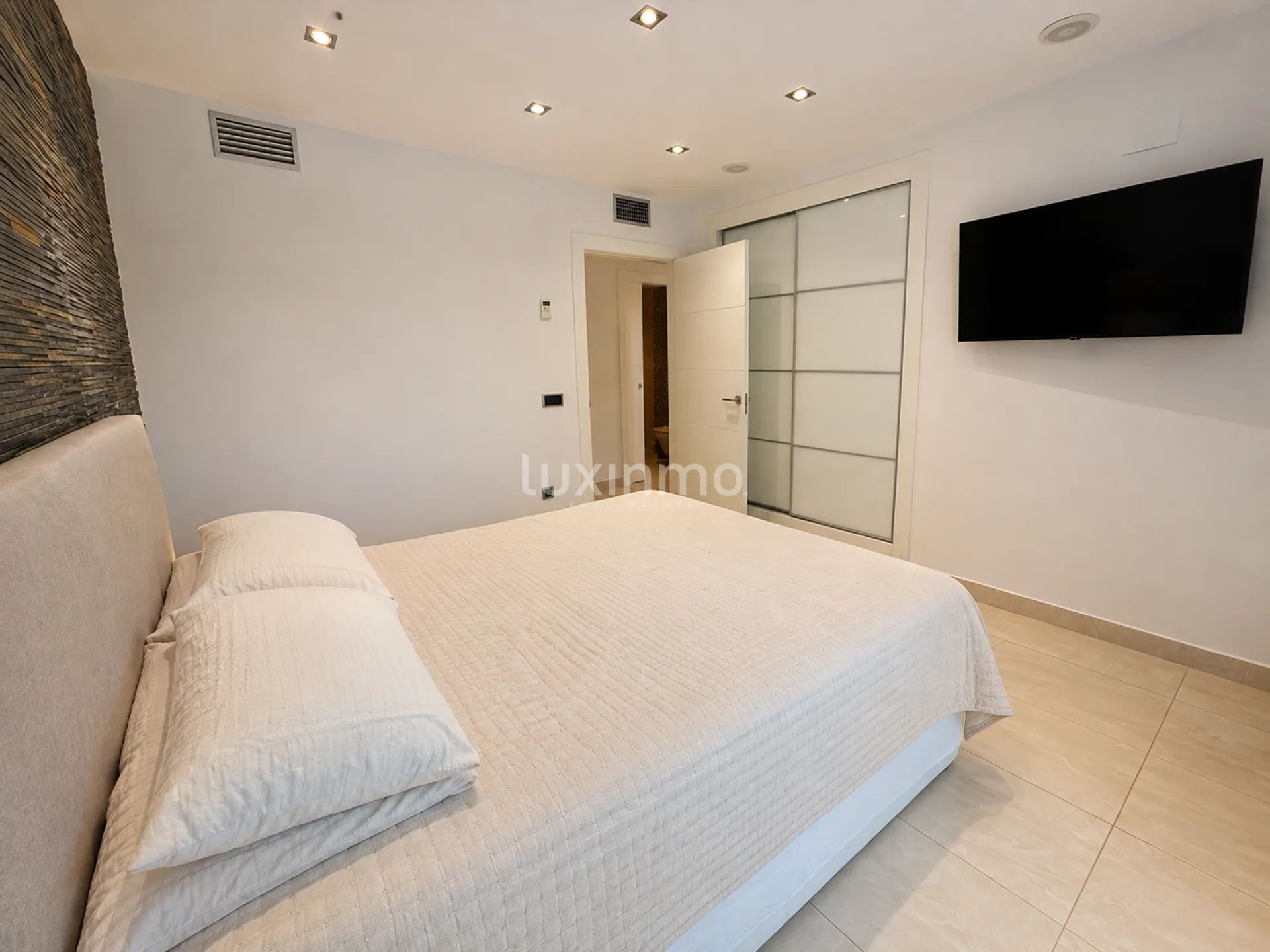 Spectacular 3-bedroom property in Mascarat — photo 20