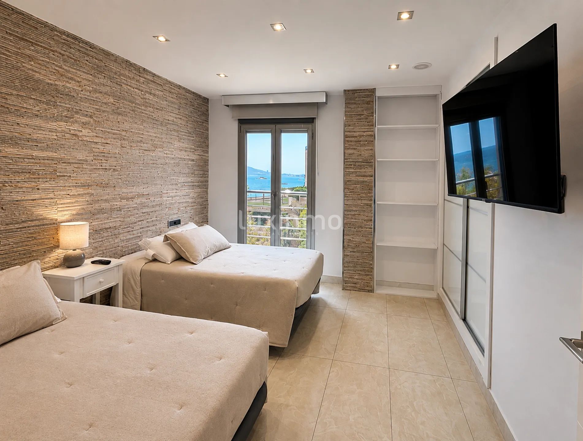 Spectacular 3-bedroom property in Mascarat — photo 17