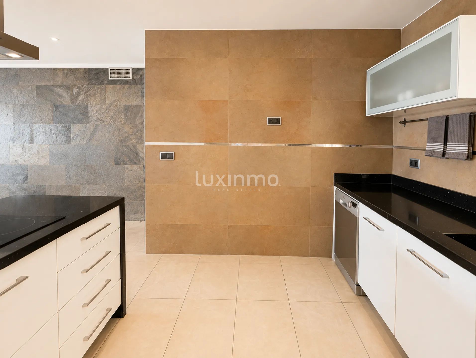 Spectacular 3-bedroom property in Mascarat — photo 8