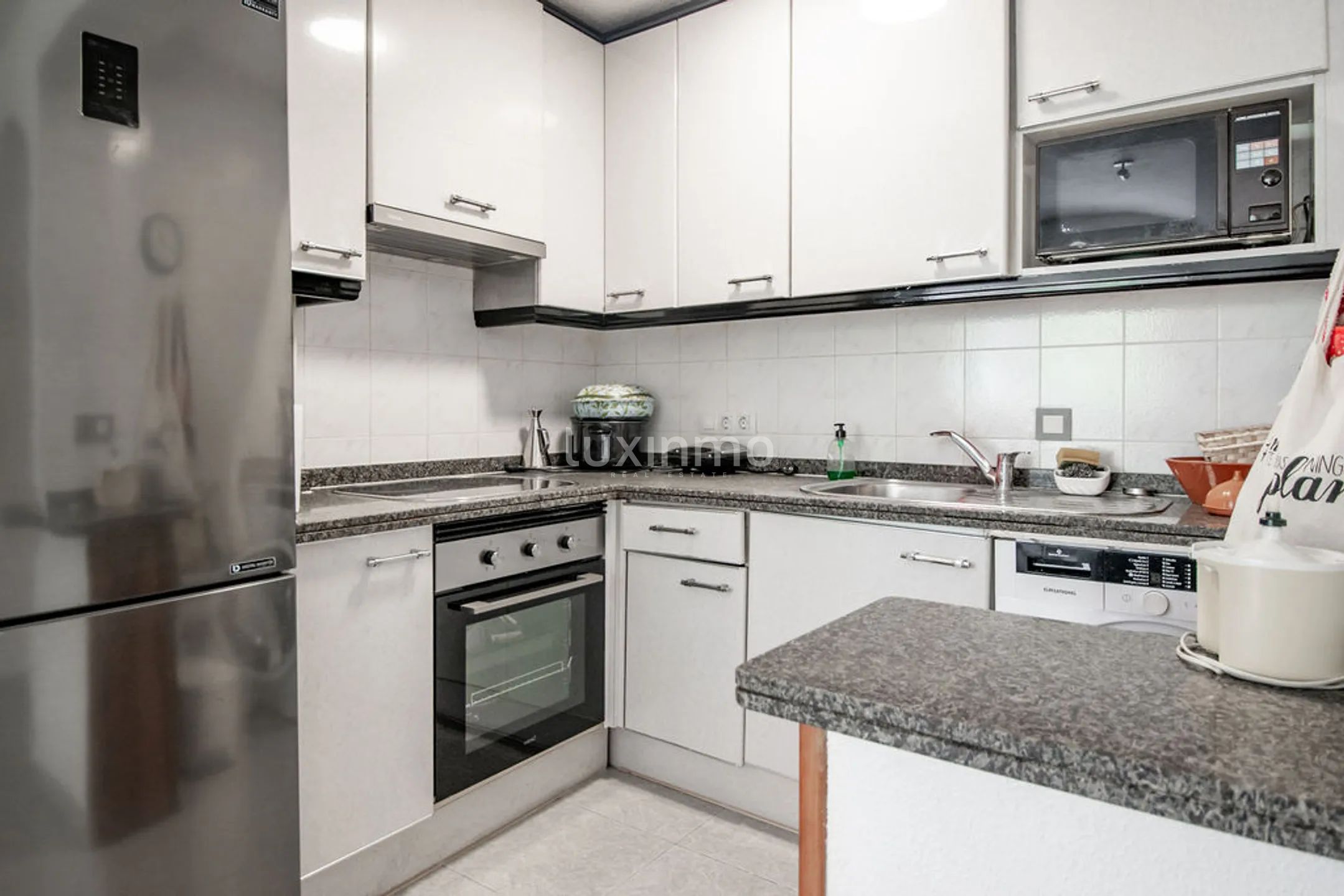 Second line beach apartment to rent in Poniente Beach — photo 11