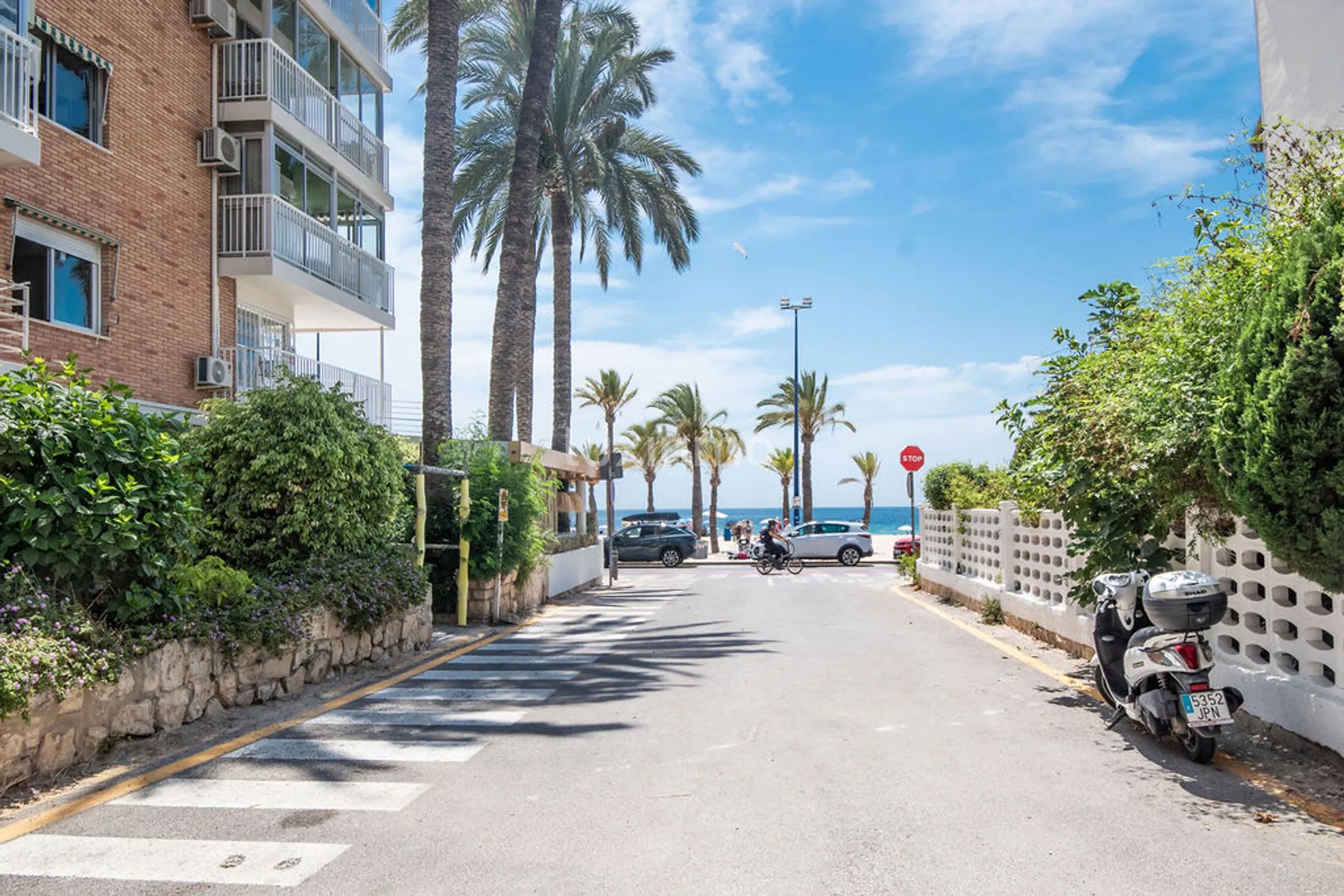 Second line beach apartment to rent in Poniente Beach — photo 3