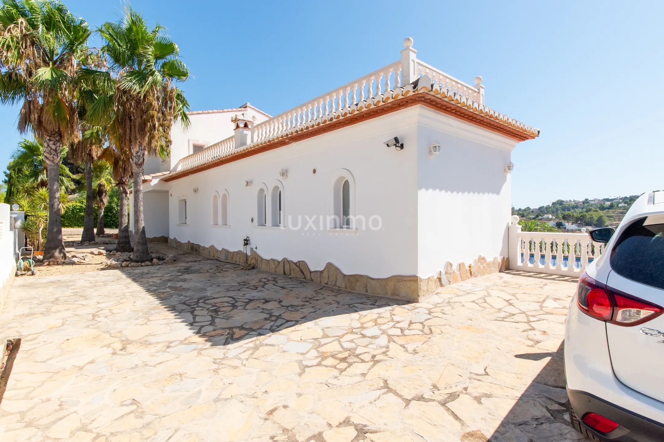 Detached villa with guest studio, pool and sea views in Calpe — photo 4