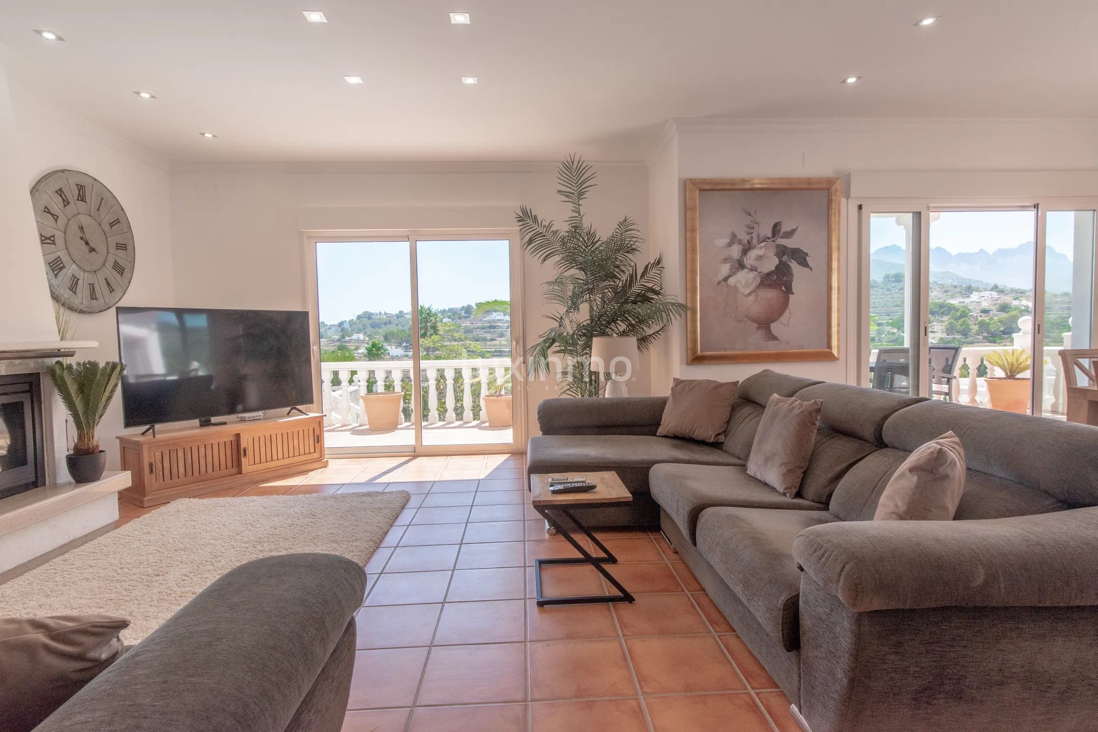 Detached villa with guest studio, pool and sea views in Calpe — photo 5