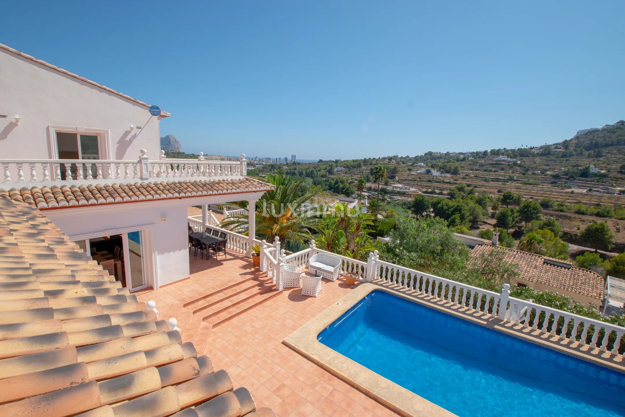 Detached villa with guest studio, pool and sea views in Calpe — photo 2