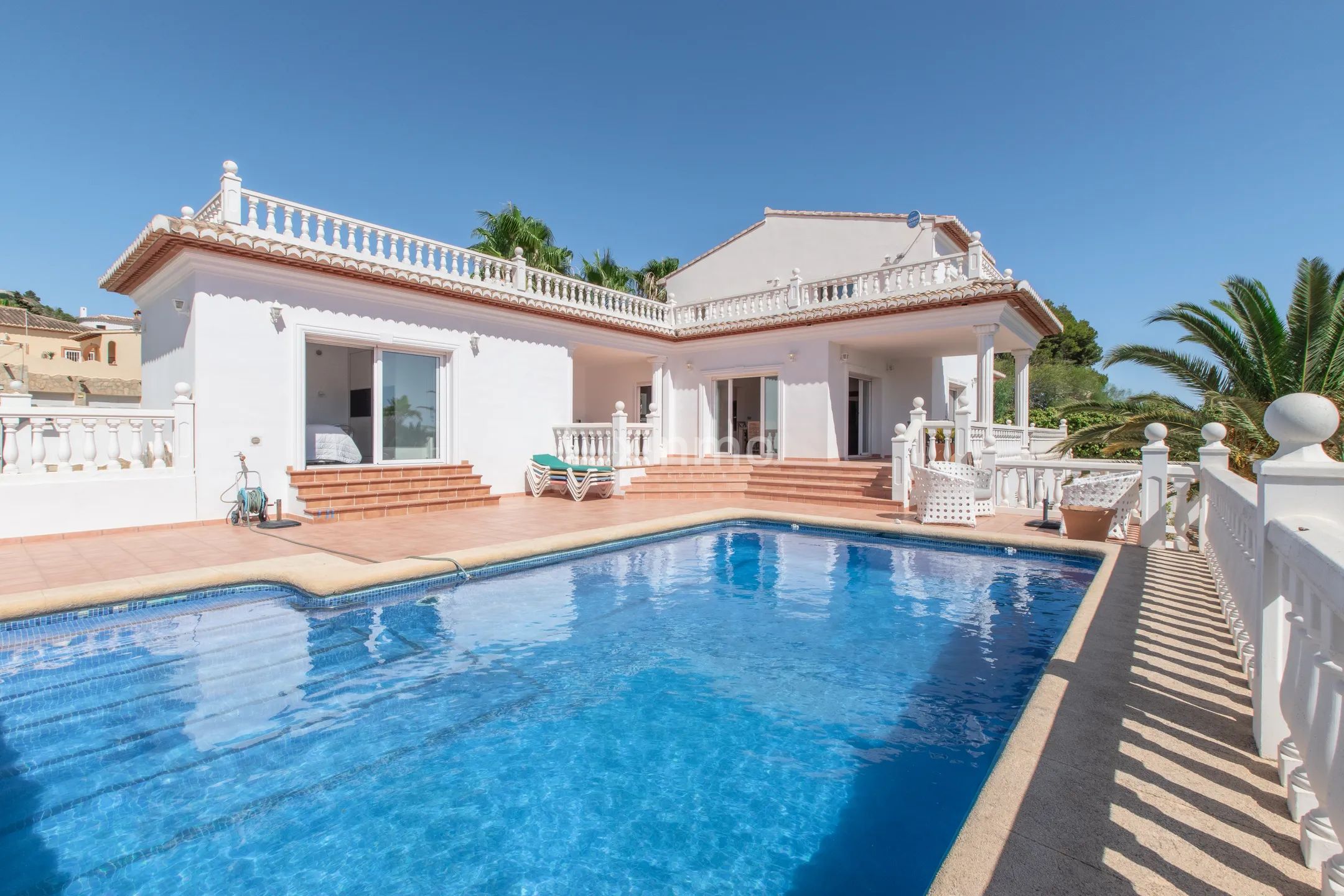 Detached villa with guest studio, pool and sea views in Calpe