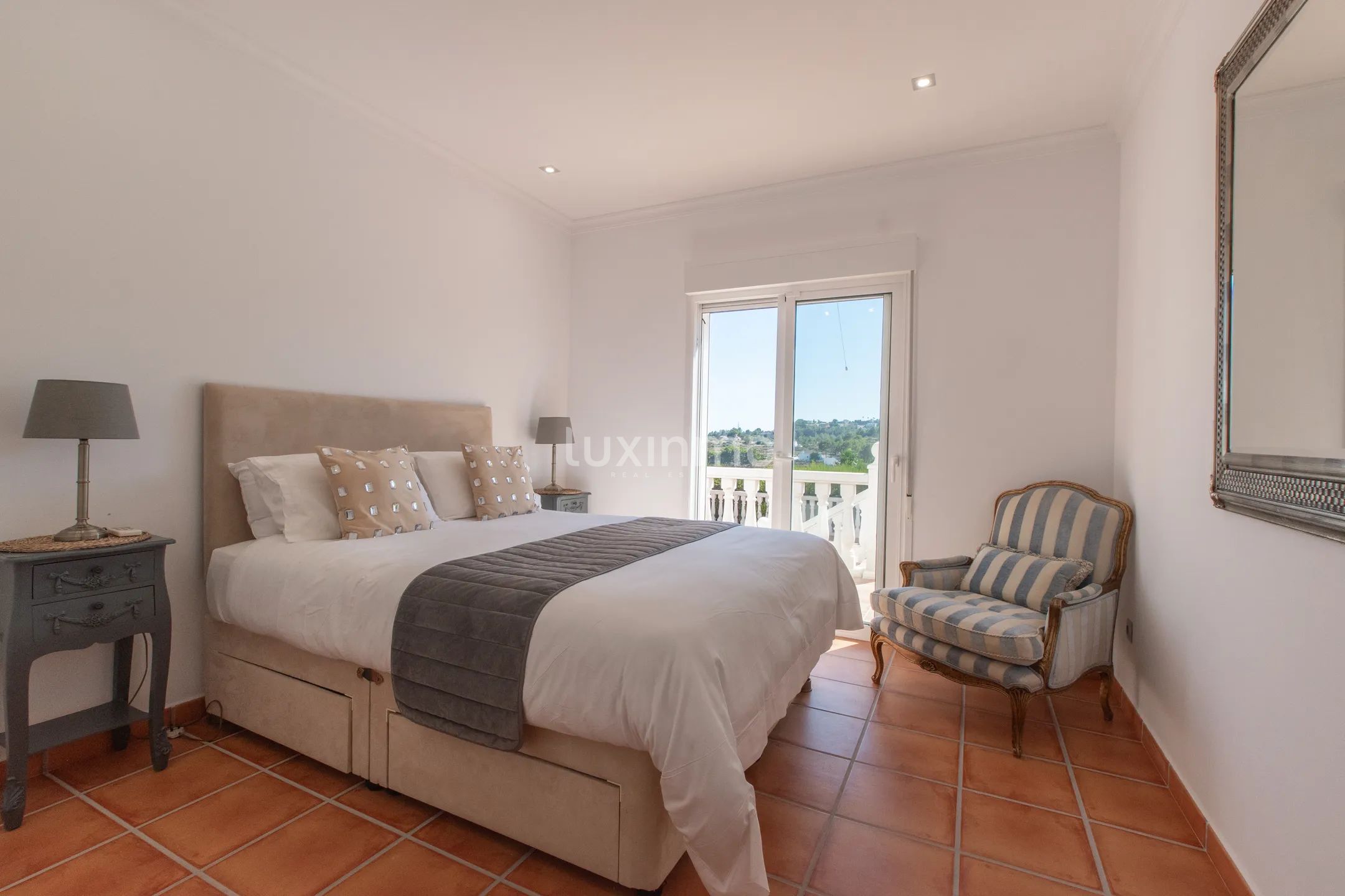 Detached villa with guest studio, pool and sea views in Calpe — photo 18