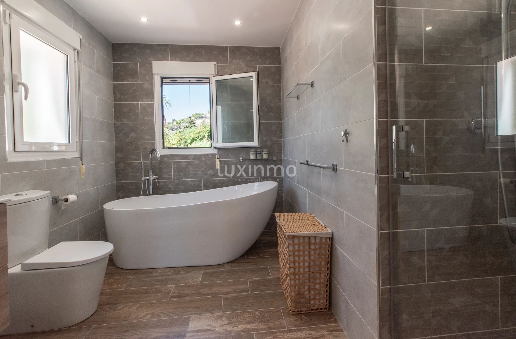 Detached villa with guest studio, pool and sea views in Calpe — photo 10