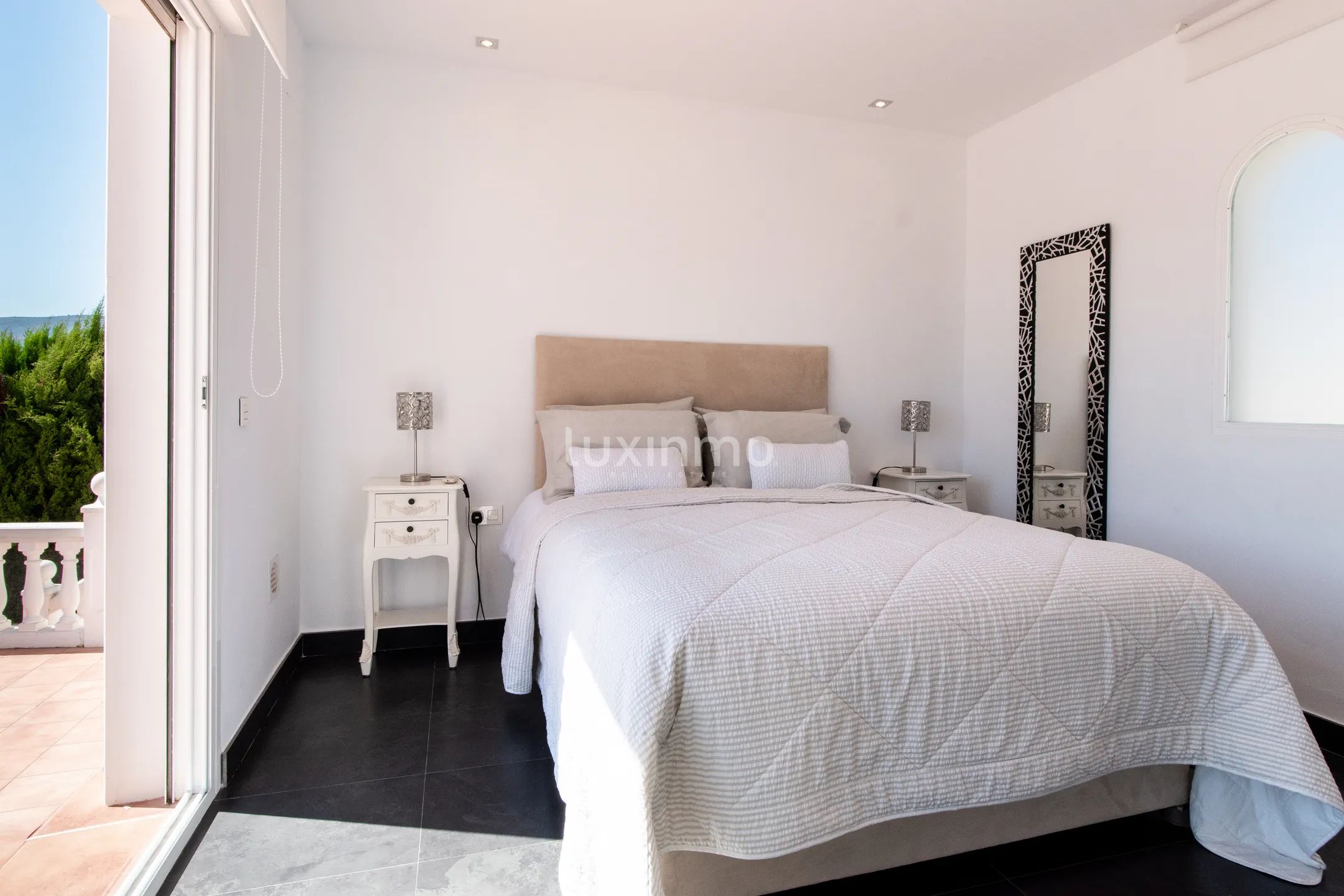 Detached villa with guest studio, pool and sea views in Calpe — photo 13