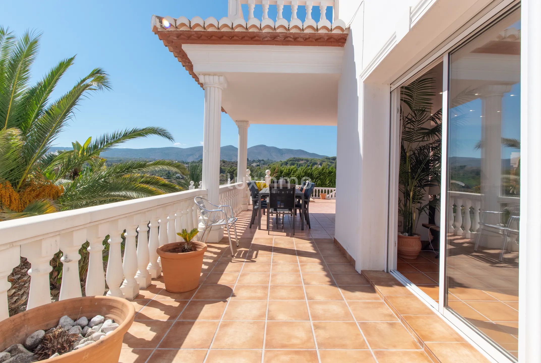 Detached villa with guest studio, pool and sea views in Calpe — photo 20