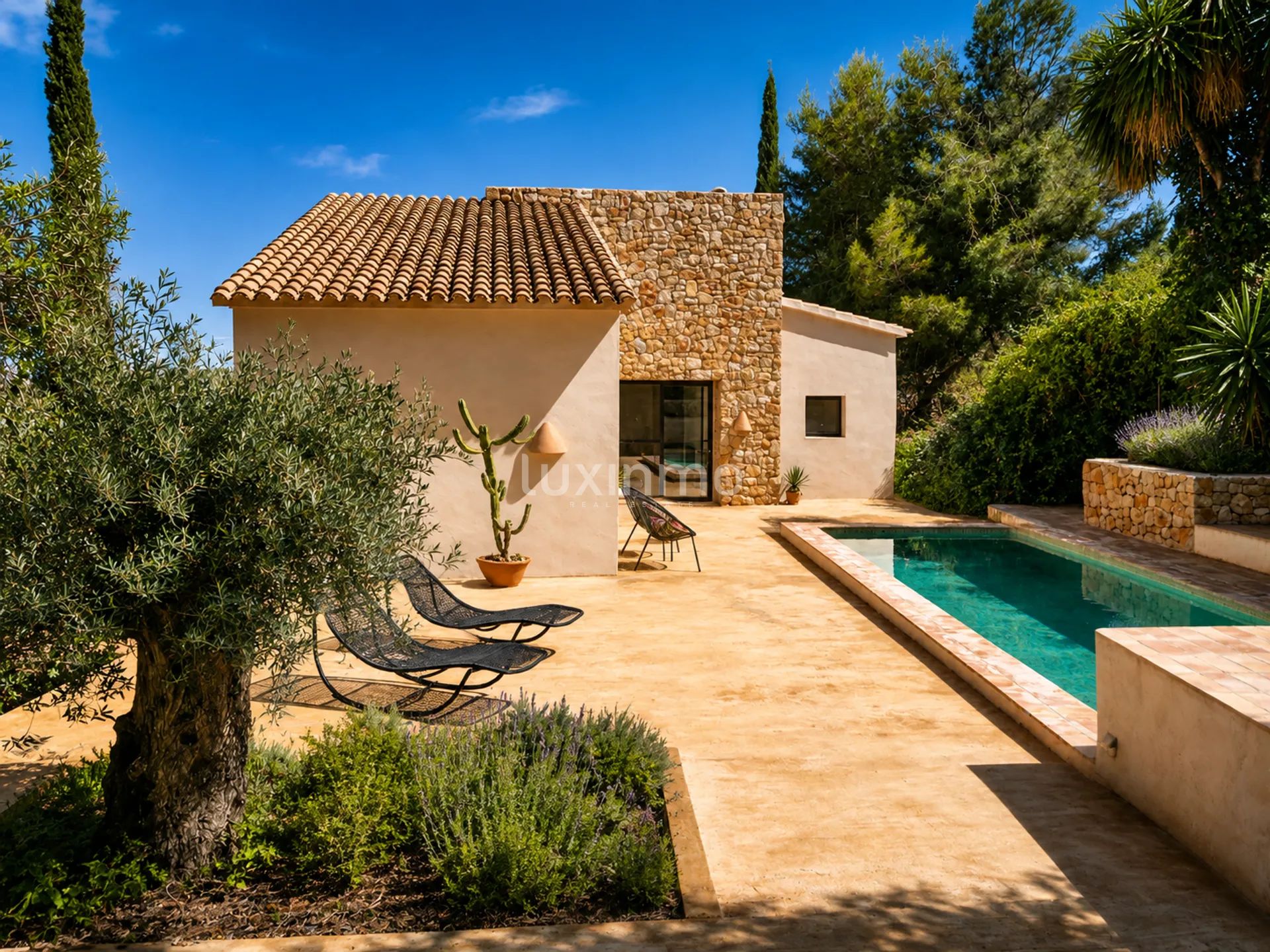 Single-storey villa with 3 bedrooms and a tourist licence in Dénia — photo 2